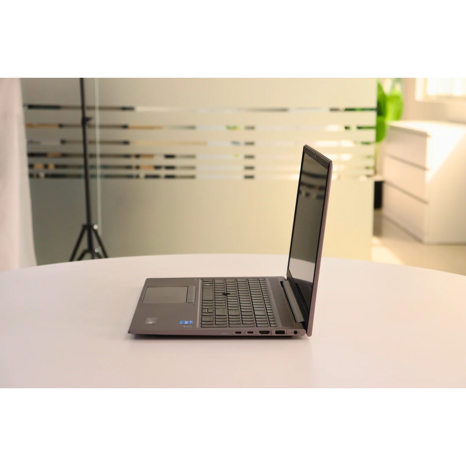 HP ZBOOK FIREFLY G8: 11th Gen i5, 16GB RAM, 512GB SSD - Gray - Unit 96231 - AE Laptop image 4