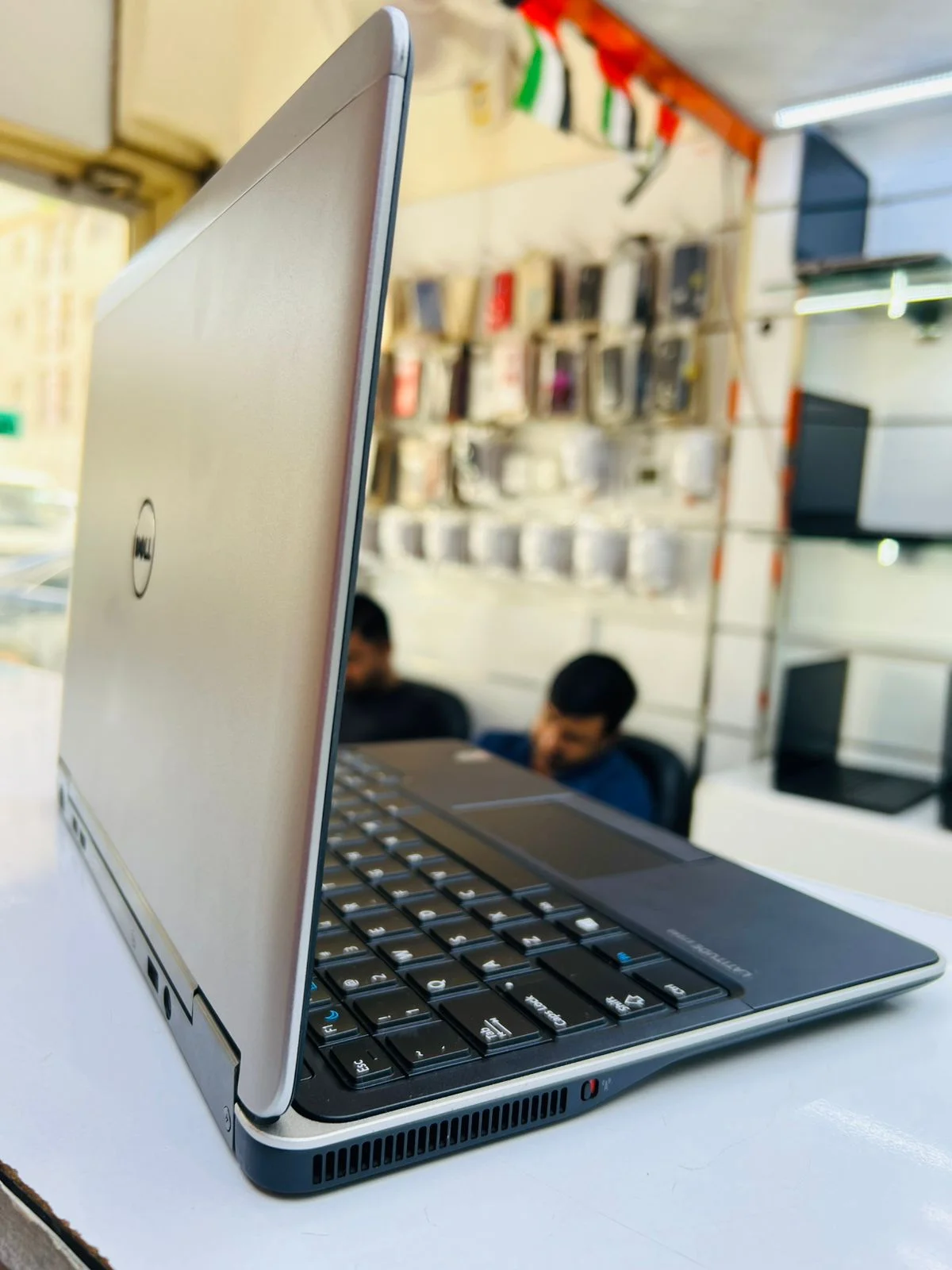 Dell Latitude E7240: Core i5 | 8GB RAM | 256GB SSD - AE Laptop image 6