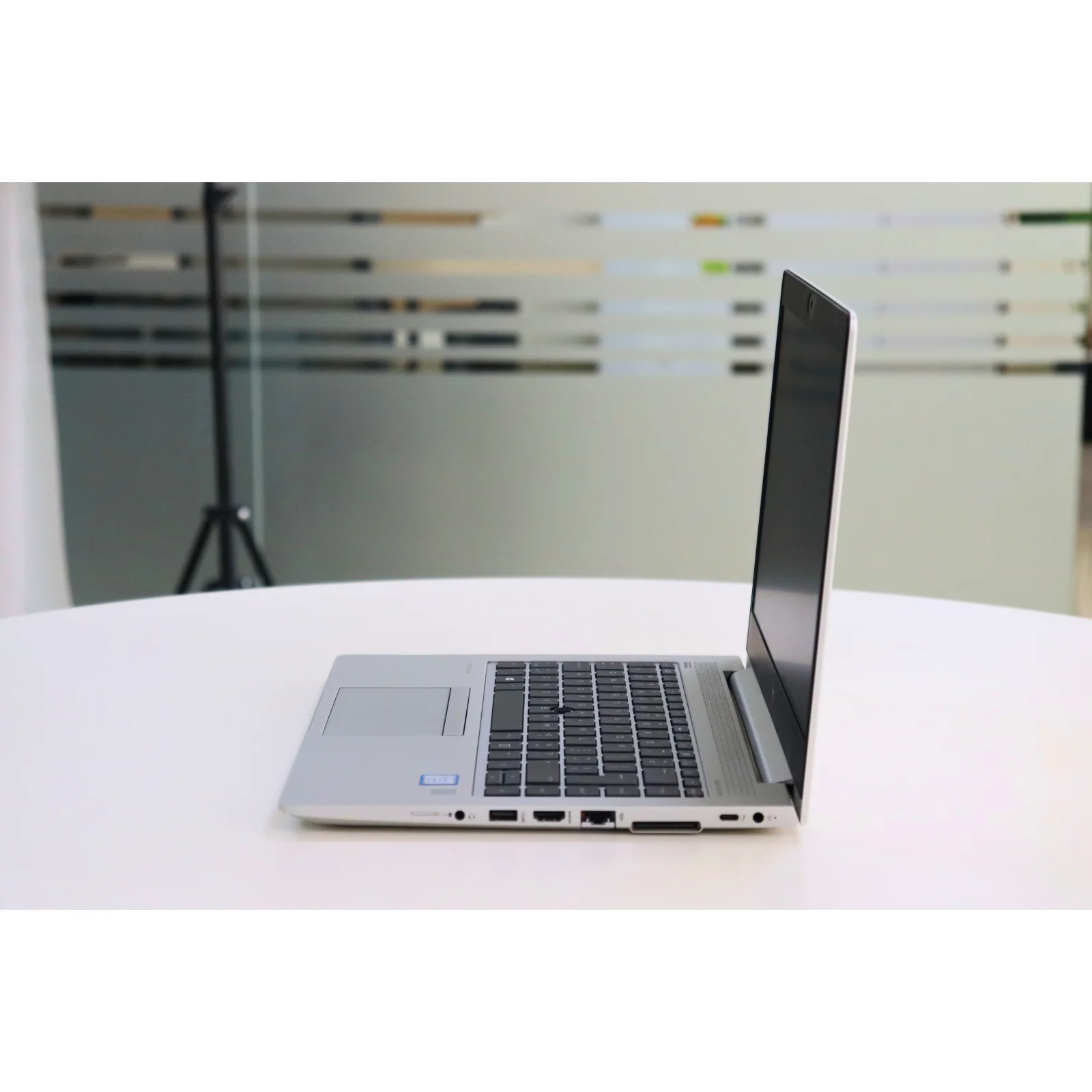 HP ELITEBOOK 840 G5: 8th Gen i7, 8GB RAM, 512GB SSD - Gray - Unit 00703 - AE Laptop image 4