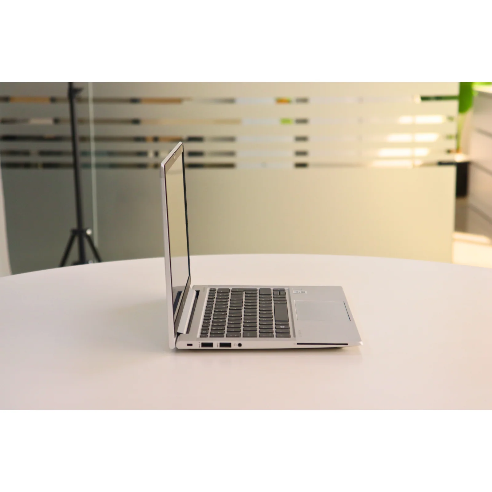HP ELITEBOOK 830 G7: 10th Gen i5, 8GB RAM, 256GB SSD - Gray - Unit 00666 - AE Laptop image 3