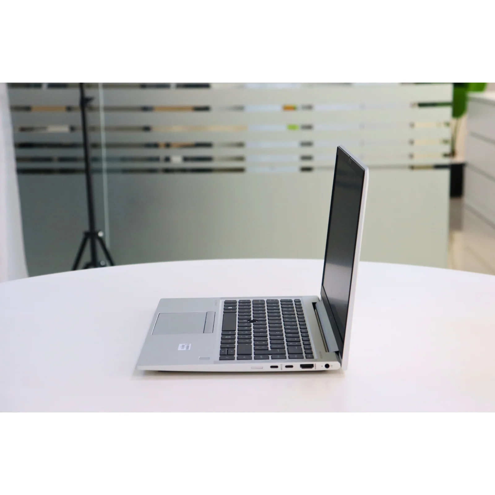 HP ELITEBOOK 845 G8:AMD RYZEN 3, 16GB RAM, 256GB SSD - Silver - Unit 00304 - AE Laptop image 4