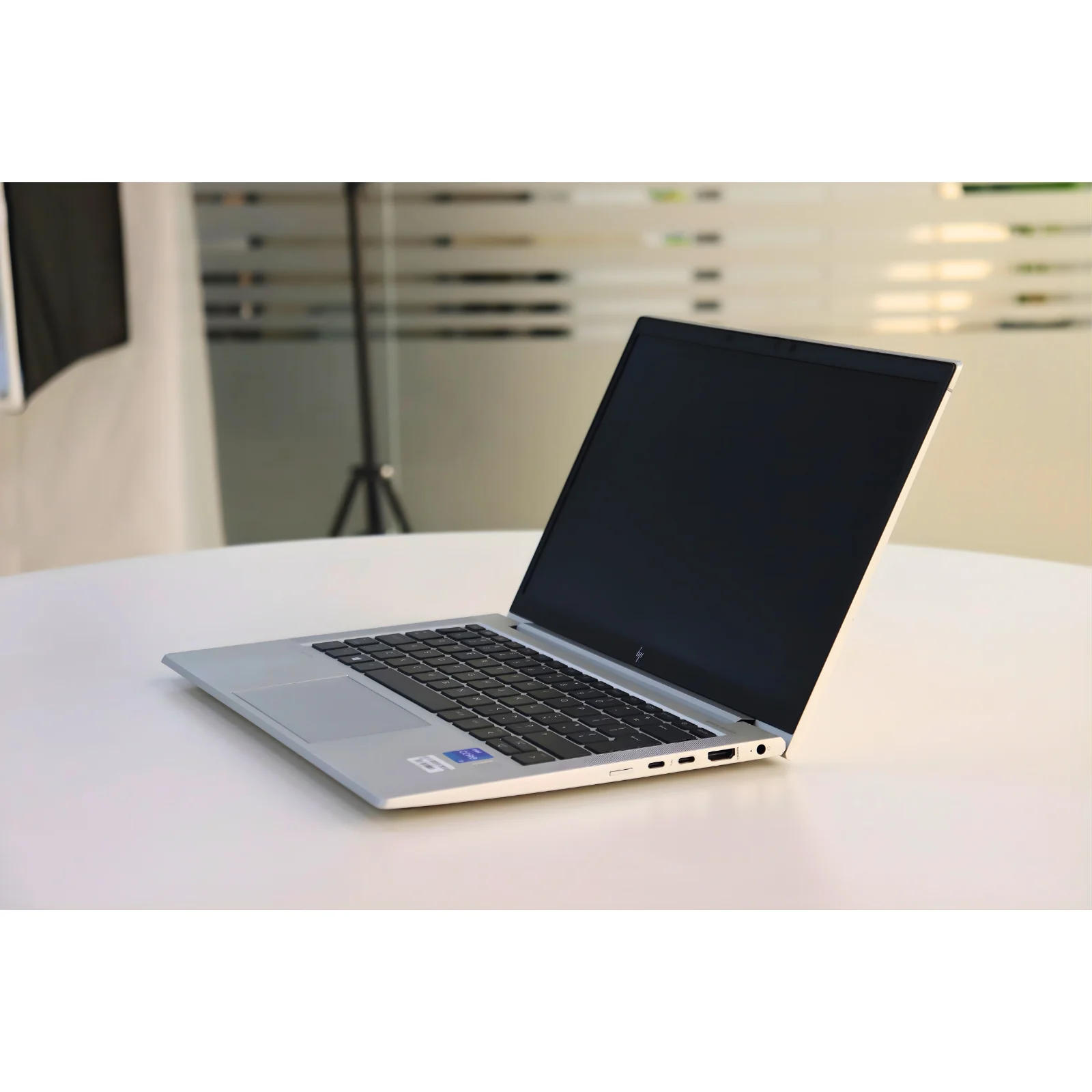 HP ELITEBOOK 830 G8: 11th Gen i5, 8GB RAM, 256GB SSD - Gray - Unit 00277