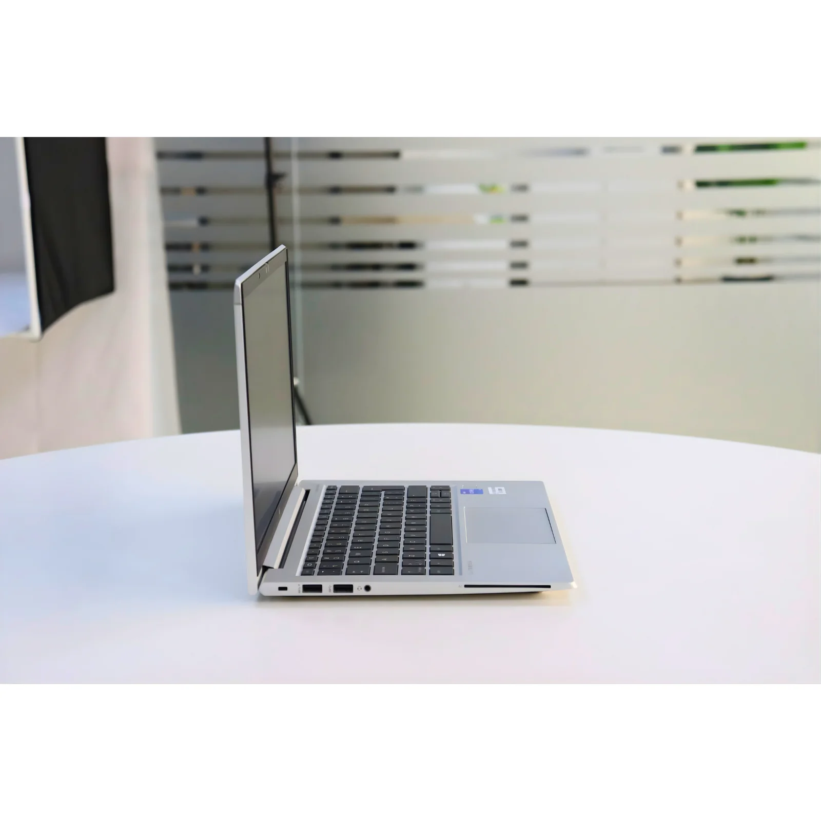HP ELITEBOOK 830 G8: 11th Gen i5, 8GB RAM, 256GB SSD - Gray - Unit 00277 - AE Laptop image 3