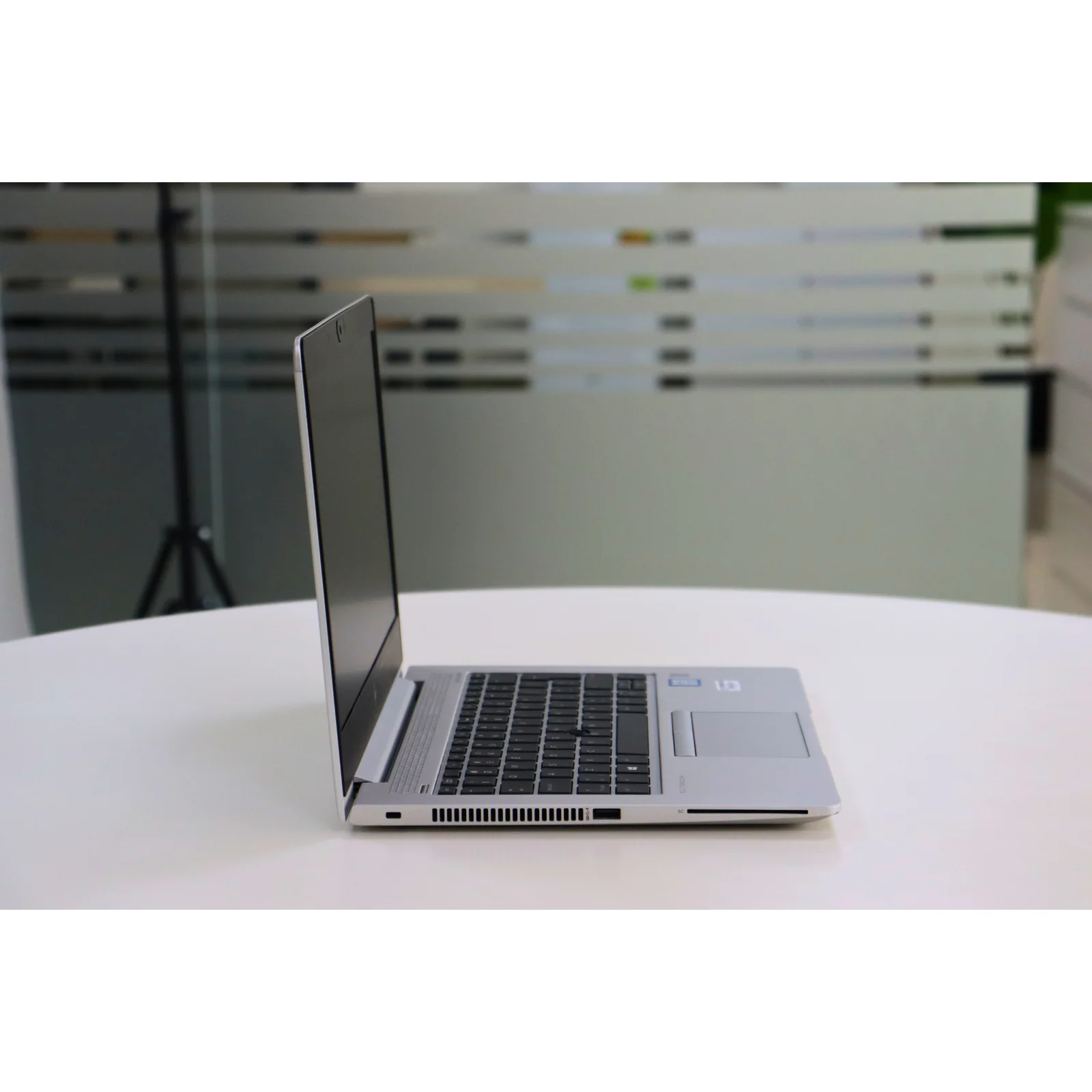 HP ELITEBOOK 830 G5: 8th Gen i5, 16GB RAM, 256GB SSD - Gray - Unit 00607 - AE Laptop image 3
