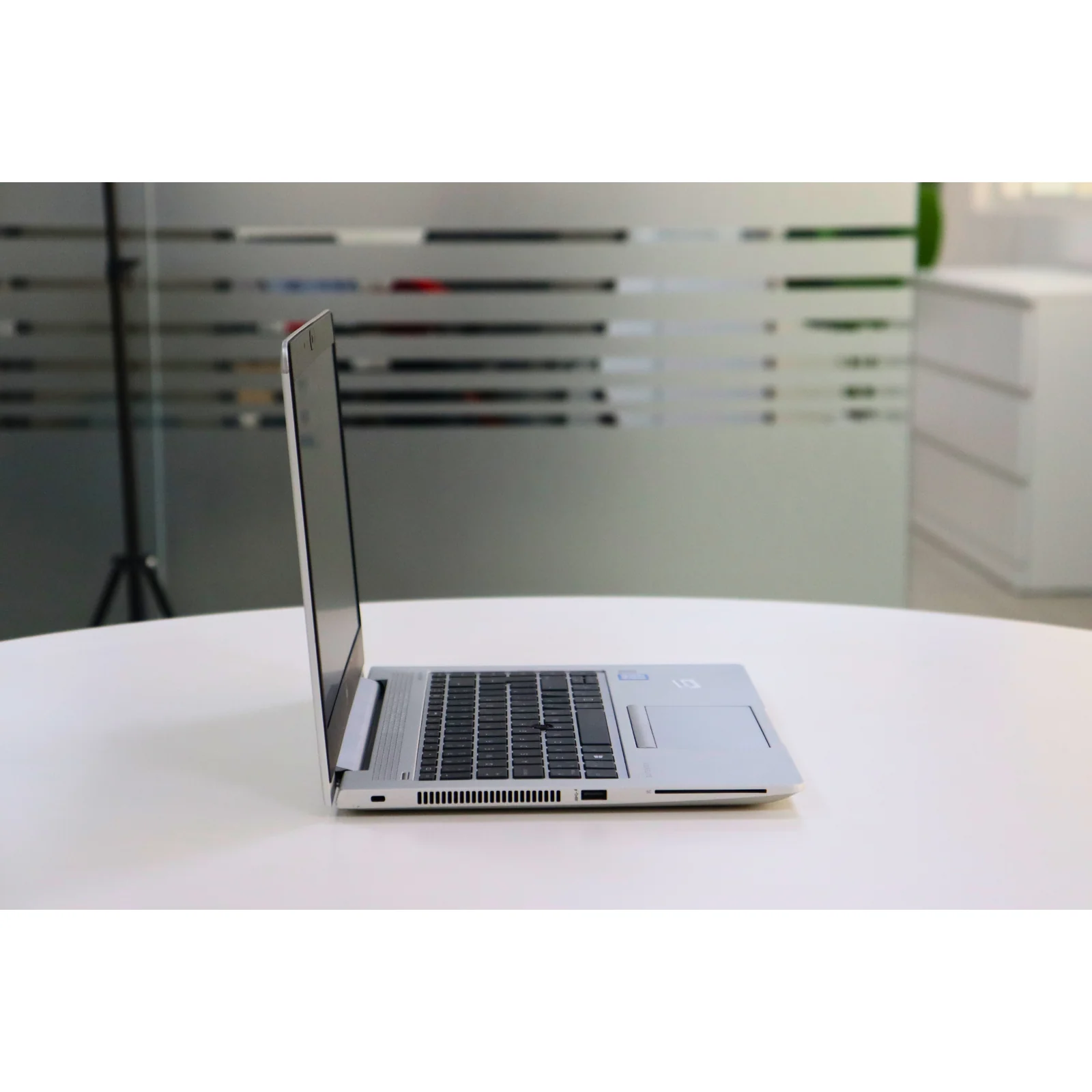 HP ELITEBOOK 840 G6: 8th Gen i5, 8GB RAM, 256GB SSD - Gray - Unit 00634 - AE Laptop image 3