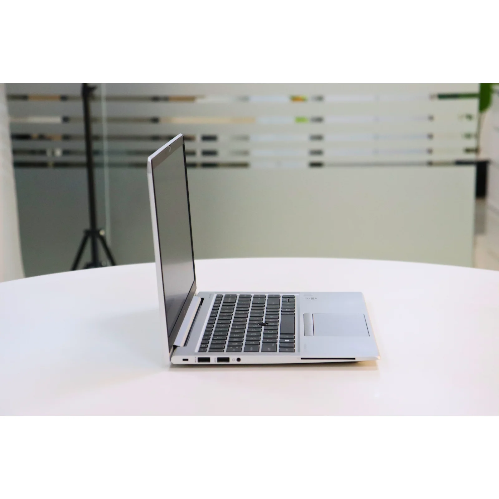 HP EliteBook 840 G7: Intel Core i5, 10th Gen, 8GB RAM, 256GB SSD - Gray - Unit 95660 - AE Laptop image 3