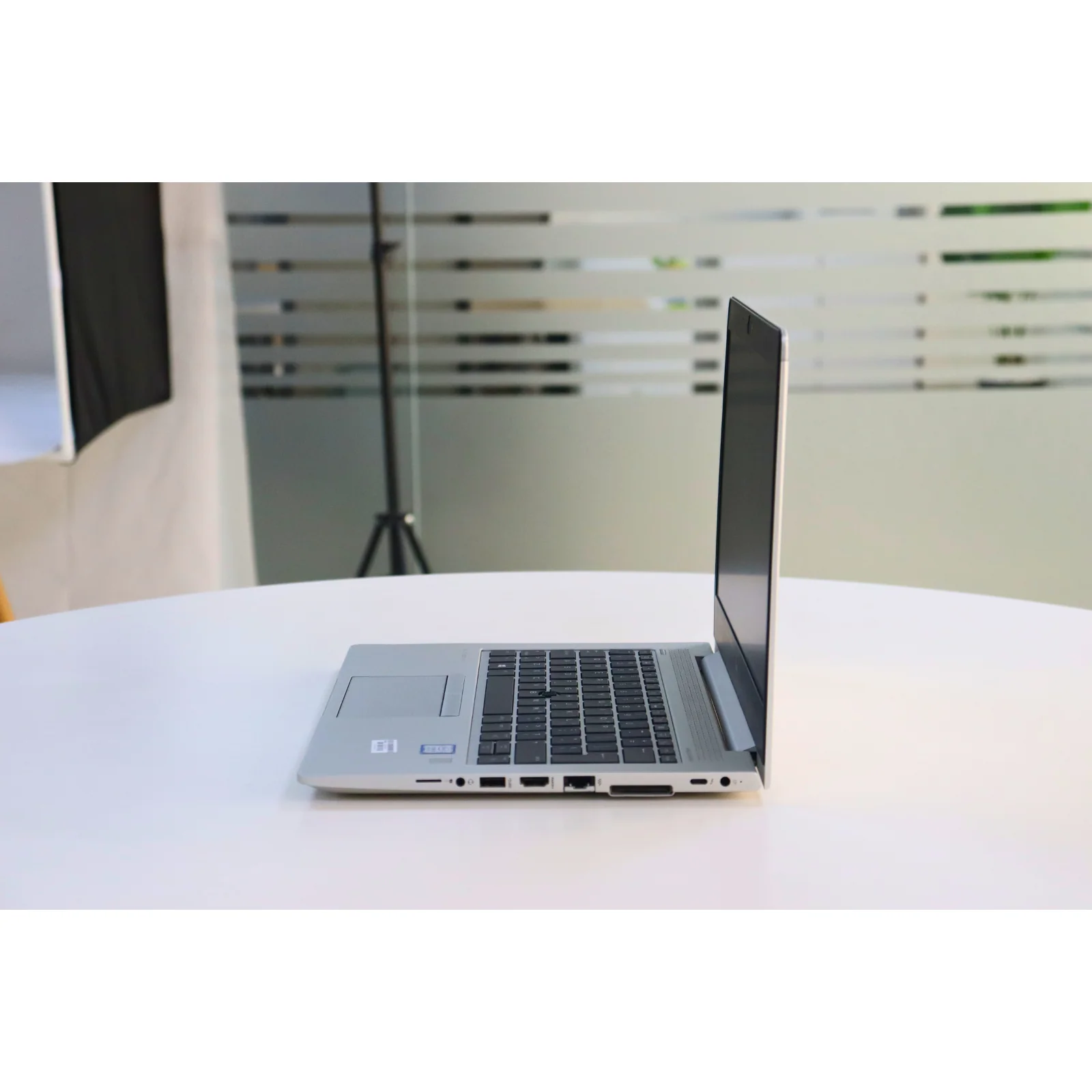 HP ELITEBOOK 830 G6: 8th Gen i5, 8GB RAM, 256GB SSD - Gray - Unit 01020 - AE Laptop image 4