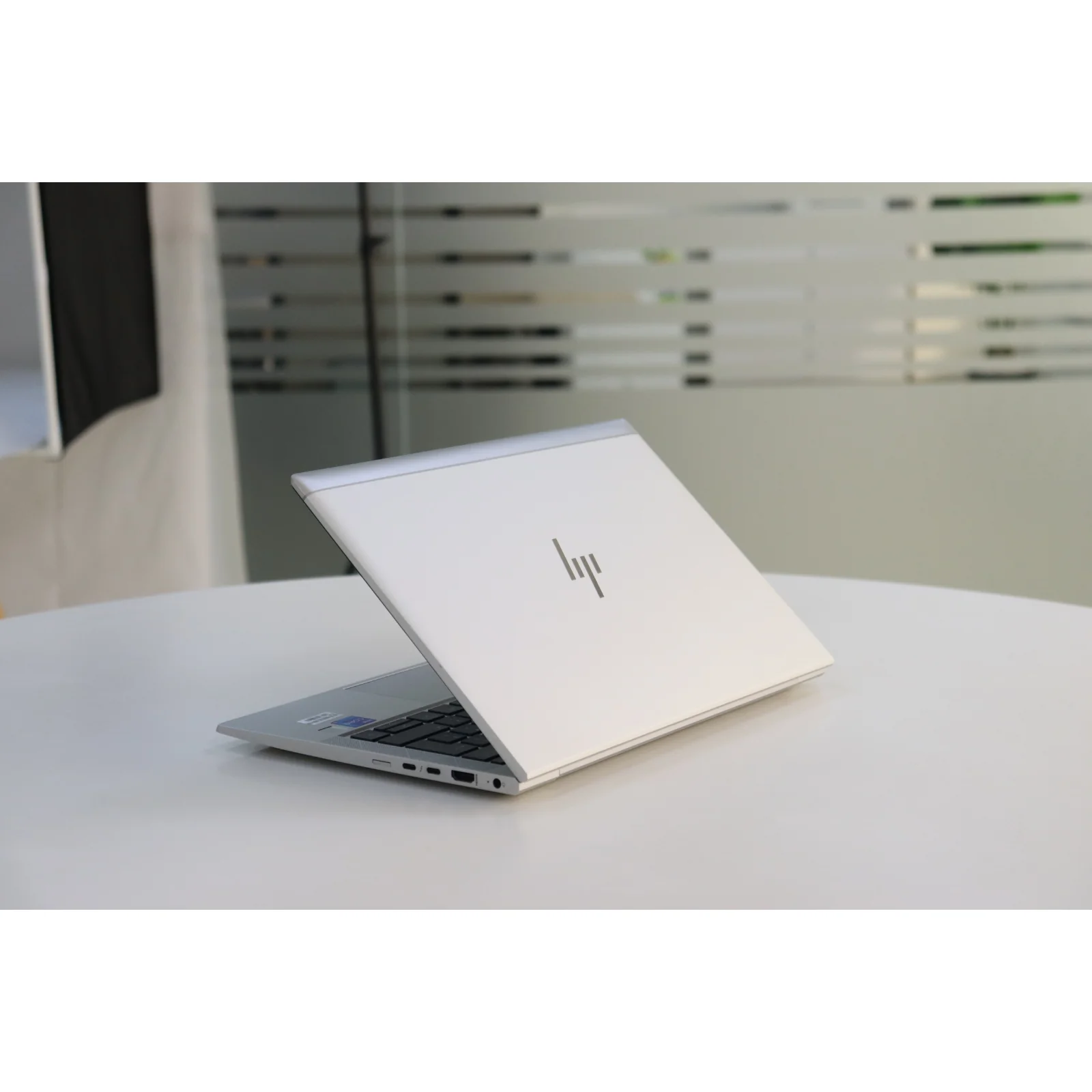 HP ELITEBOOK 830 G8: 11th Gen i5, 8GB RAM, 256GB SSD - Gray - Unit 00277 - AE Laptop image 5