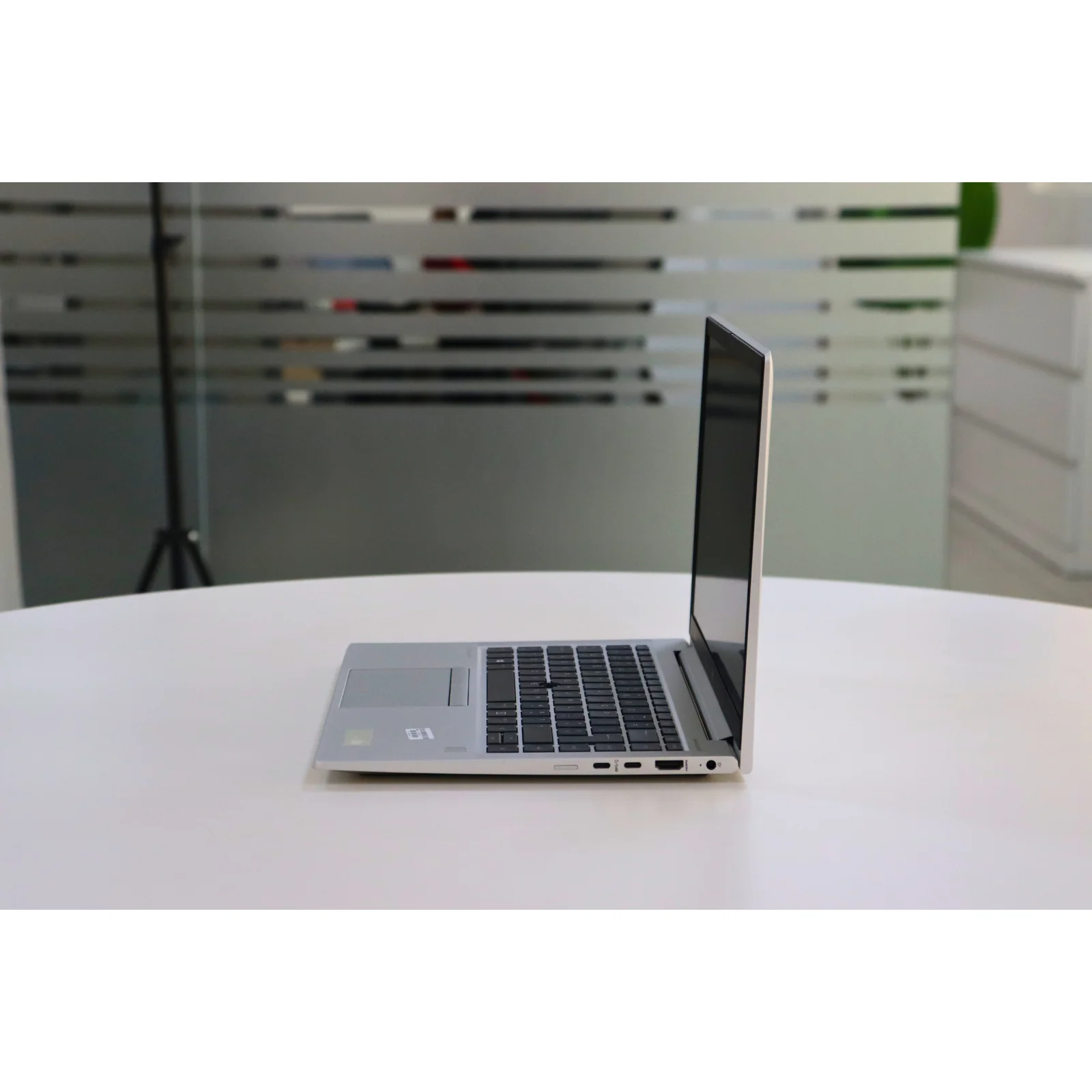 HP ELITEBOOK 845 G8:AMD RYZEN 3, 16GB RAM, 256GB SSD - Silver - Unit 00301 - AE Laptop image 4