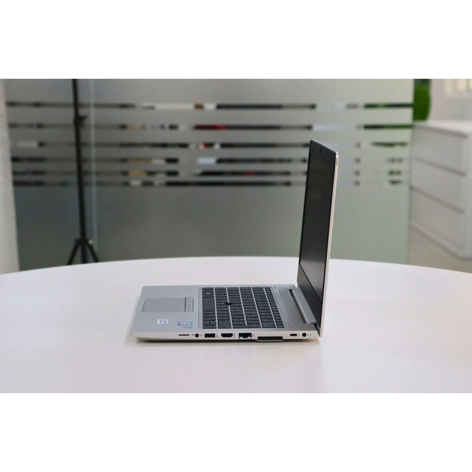 HP ELITEBOOK 830 G6: 8th Gen i5, 8GB RAM, 256GB SSD - Gray - Unit 00509 - AE Laptop image 4