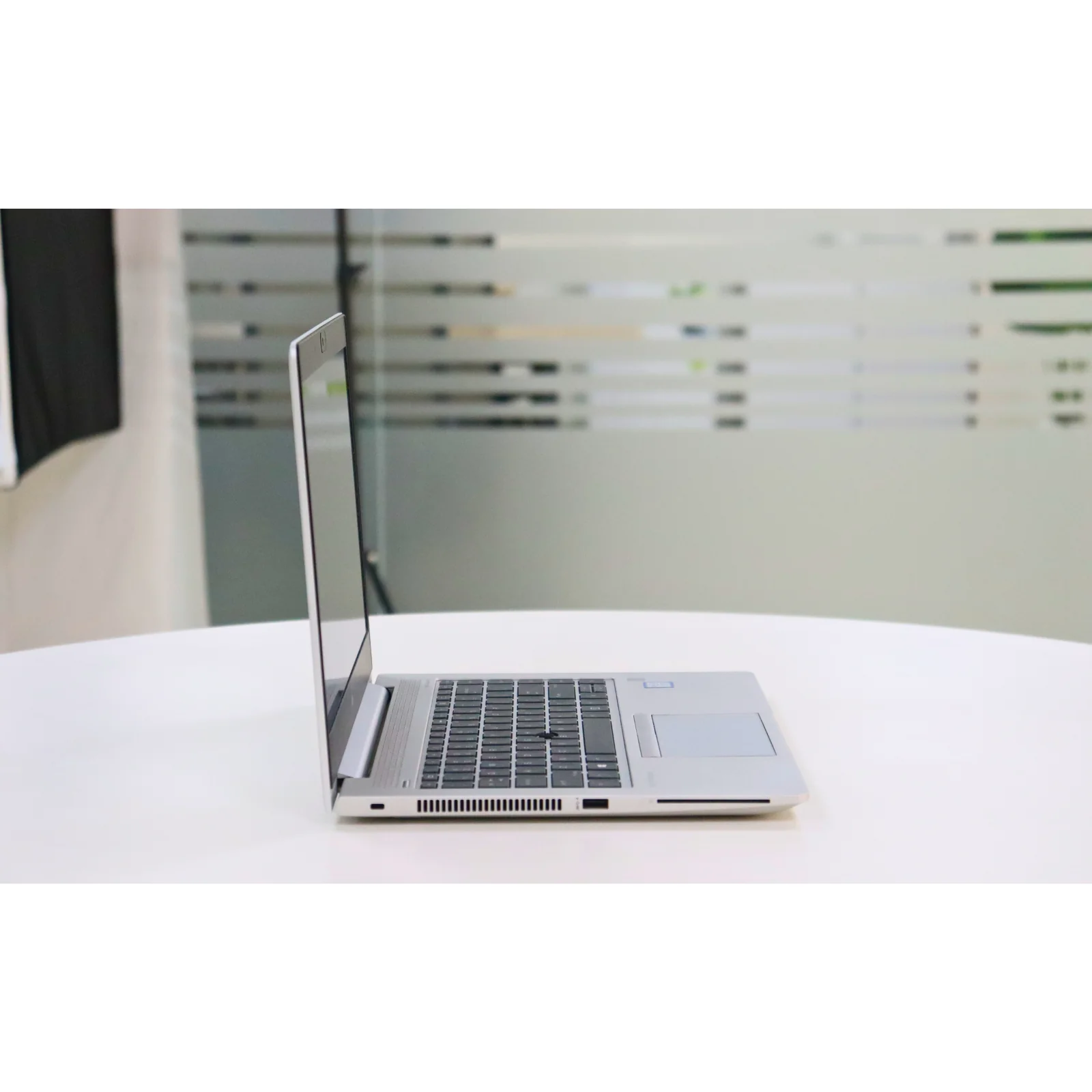 HP ELITEBOOK 840 G6: 8th Gen i5, 8GB RAM, 256GB SSD - Gray - Unit 00220 - AE Laptop image 3
