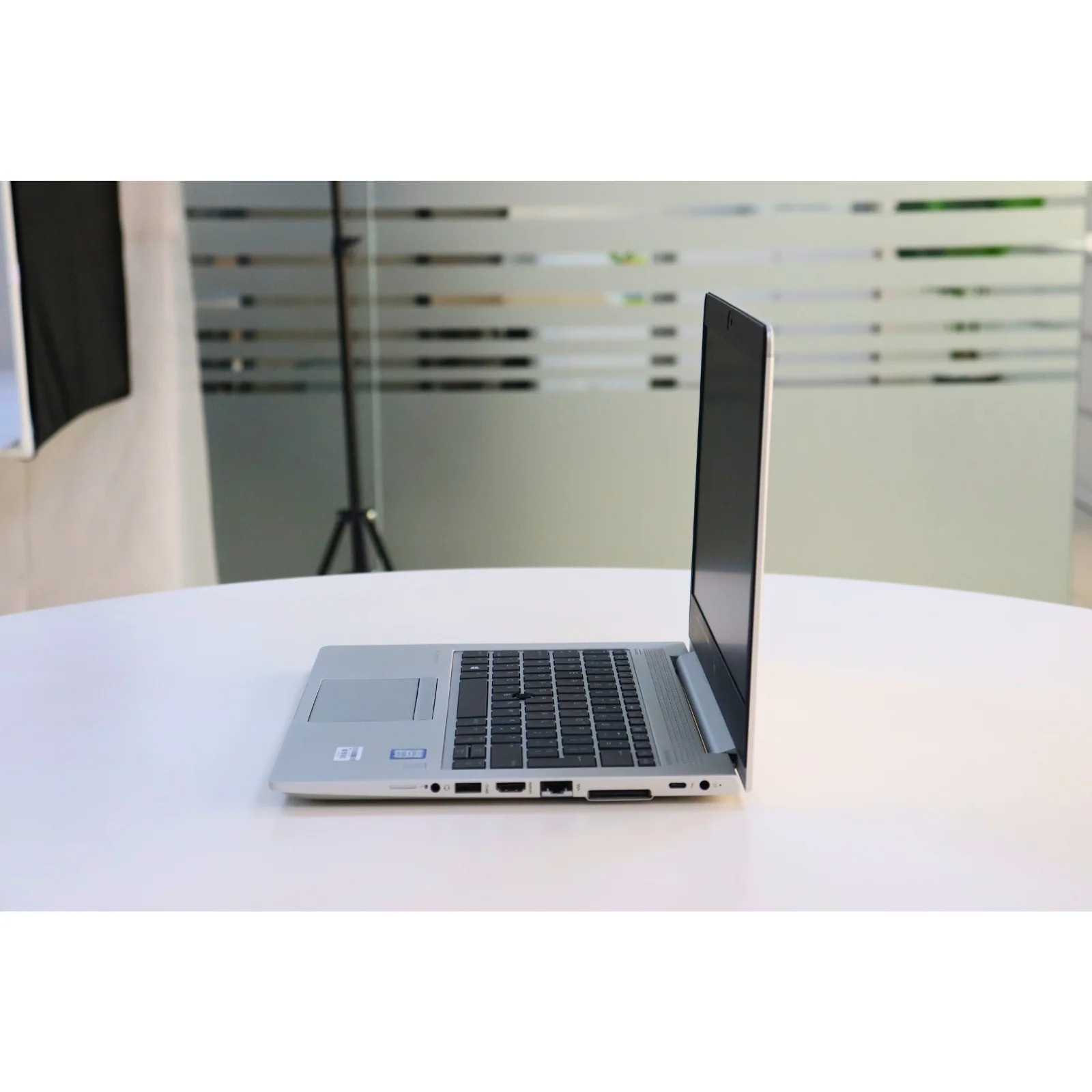 HP ELITEBOOK 830 G5: 8th Gen i5, 8GB RAM, 256GB SSD - AE Laptop image 4