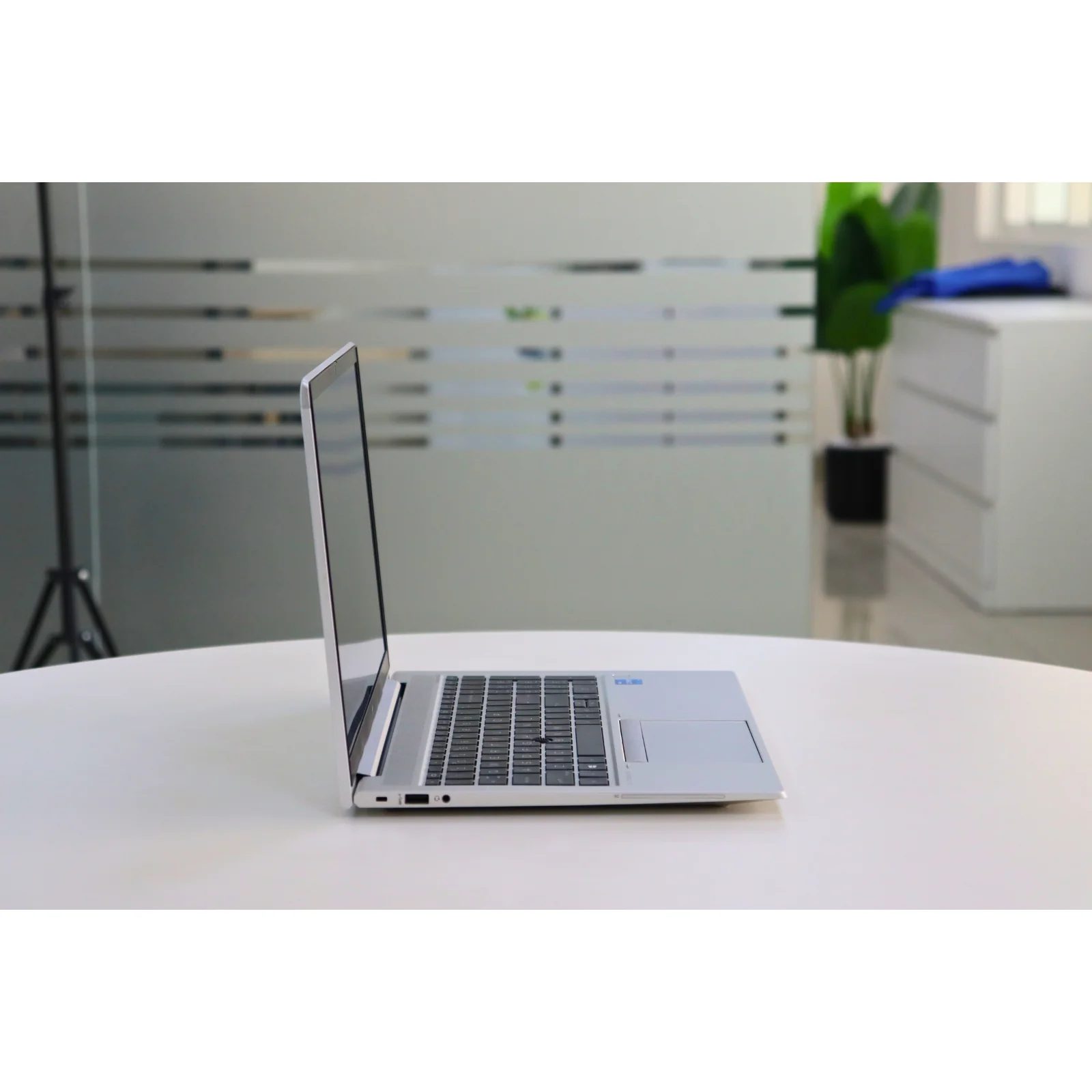 HP ELITEBOOK 850 G8: Intel Core i5, 11th Gen, 16GB RAM, 256GB SSD - Gray - Unit 06047 - AE Laptop image 3