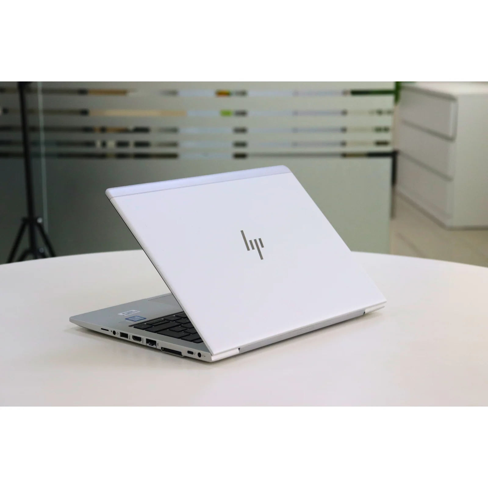 HP ELITEBOOK 830 G5: 8th Gen i5, 16GB RAM, 256GB SSD - Gray - Unit 00608 - AE Laptop image 5