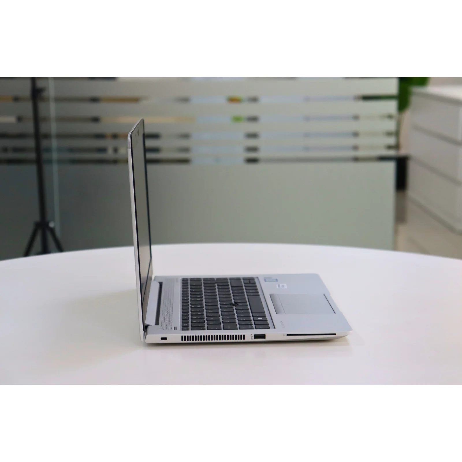HP ELITEBOOK 840 G6: 8th Gen i7, 16GB RAM, 256GB SSD - Gray - Unit 00935 - AE Laptop image 3