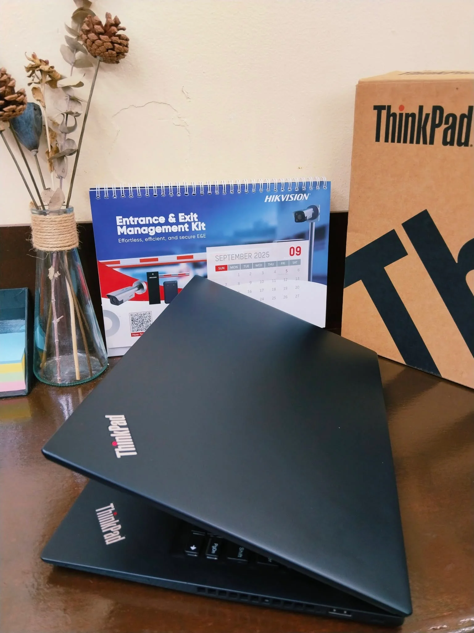 Lenovo ThinkPad T14s 10th Genration | 16GB 512GB SSD - AE Laptop image 4