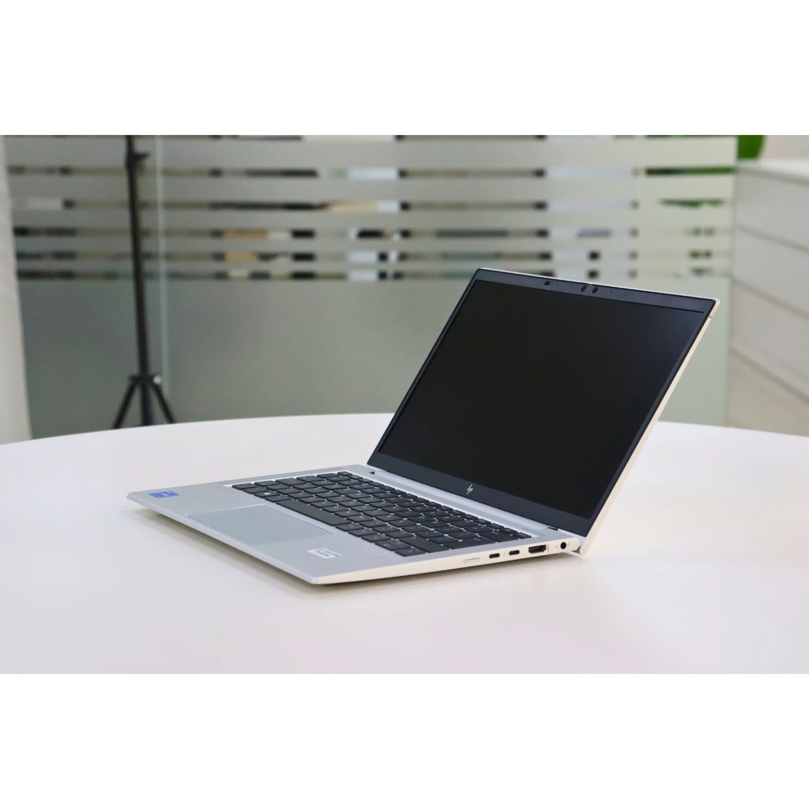 HP ELITEBOOK 830 G8: 11th Gen i5, 8GB RAM, 256GB SSD - Gray - Unit 00275