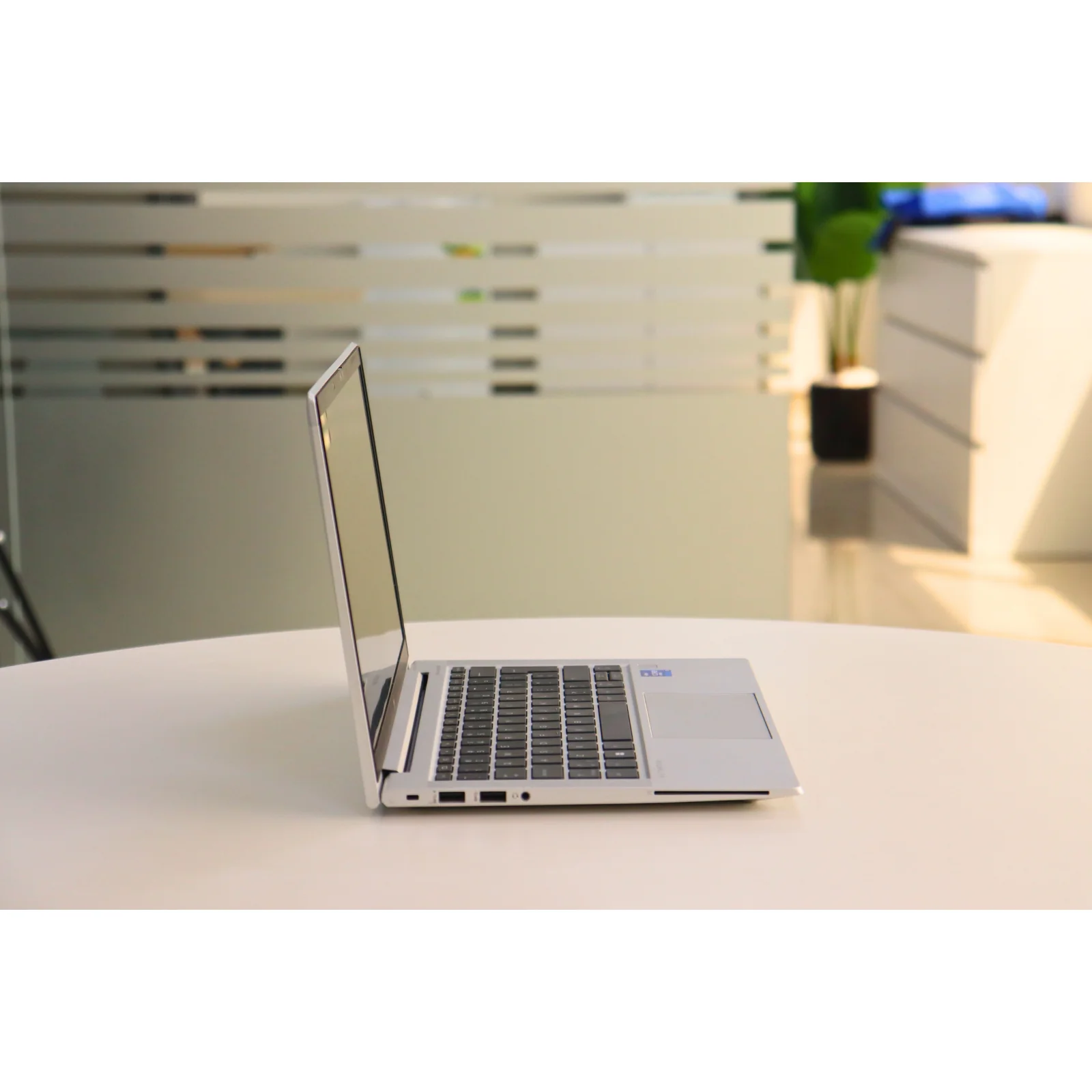 HP ELITEBOOK 830 G8: 11th Gen i7, 8GB RAM, 512GB SSD - Gray - Unit 00094 - AE Laptop image 3