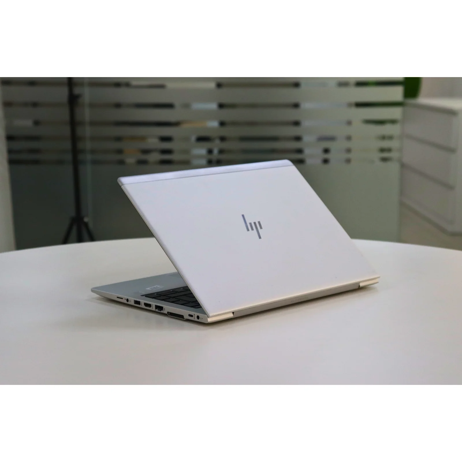 HP ELITEBOOK 745 G5: AMD, 8GB RAM, 256GB SSD - Silver - Unit 01122 - AE Laptop image 5