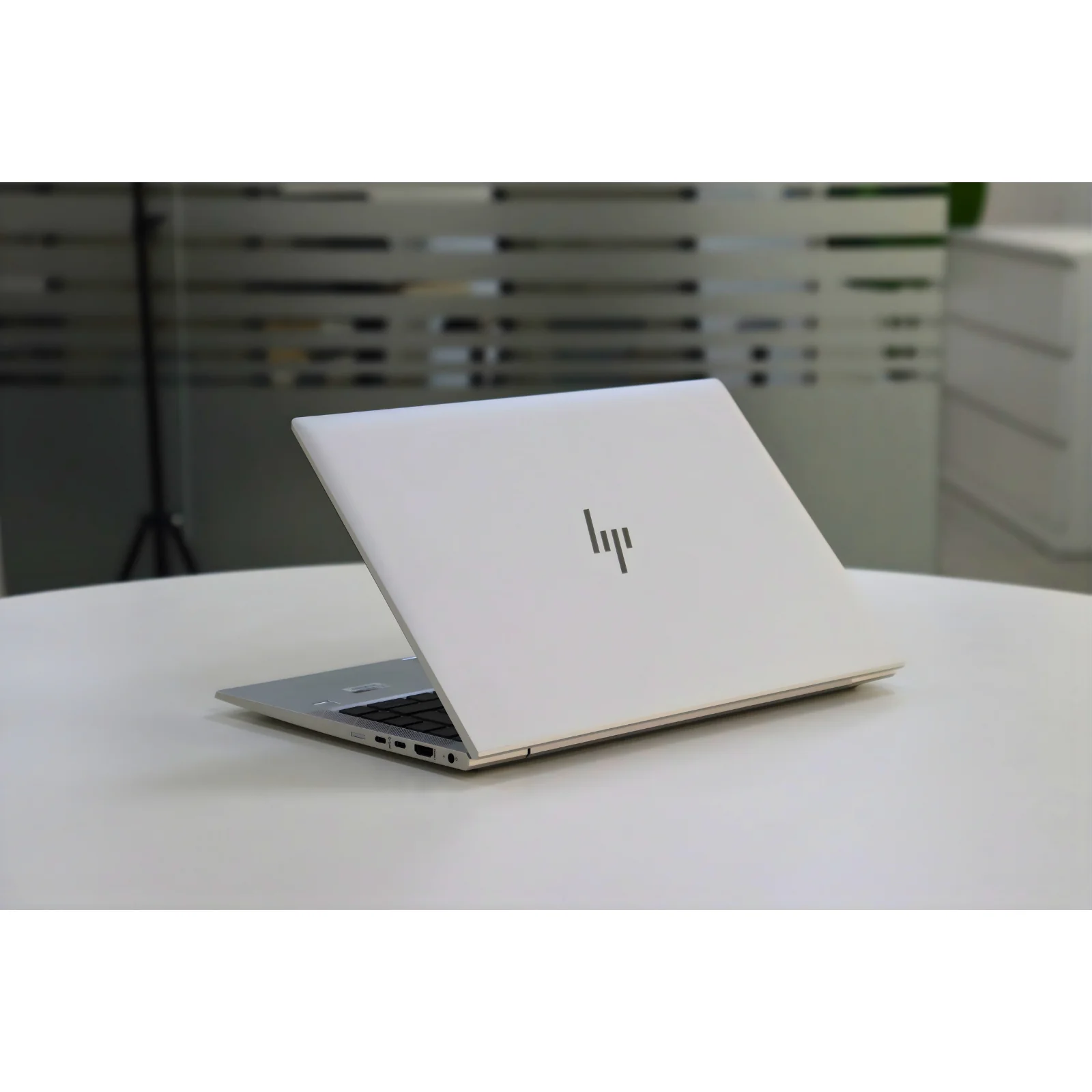 HP ELITEBOOK 845 G8:AMD RYZEN 3, 16GB RAM, 256GB SSD - Silver - Unit 00300 - AE Laptop image 5