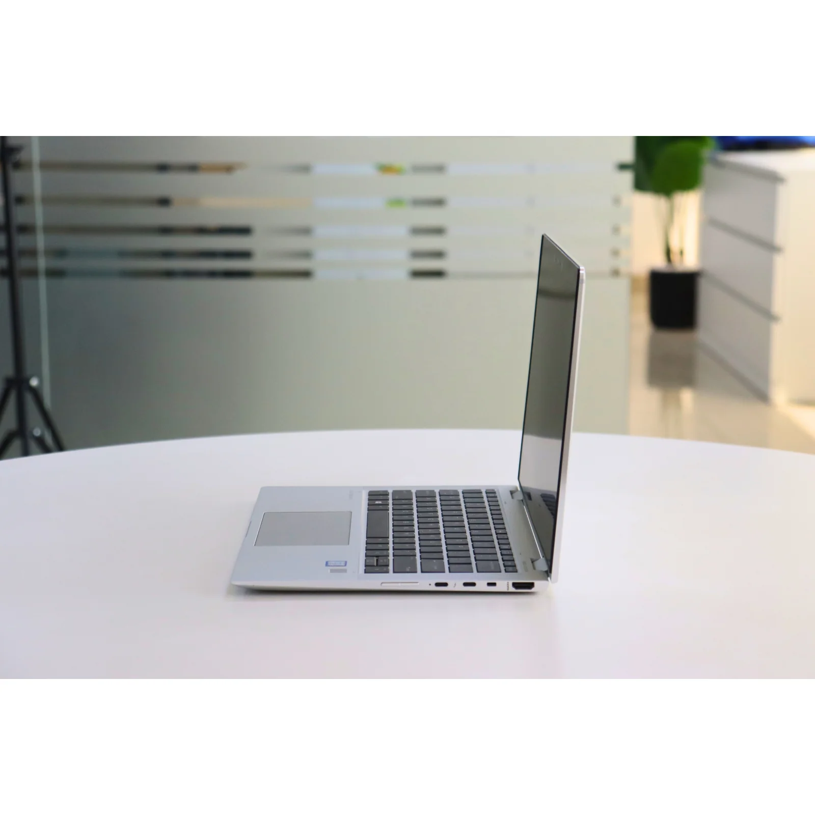 HP ELITEBOOK X360 1030 G4: 8th Gen i5, 16GB RAM, 256GB SSD - Gray - Unit 71838 - AE Laptop image 4
