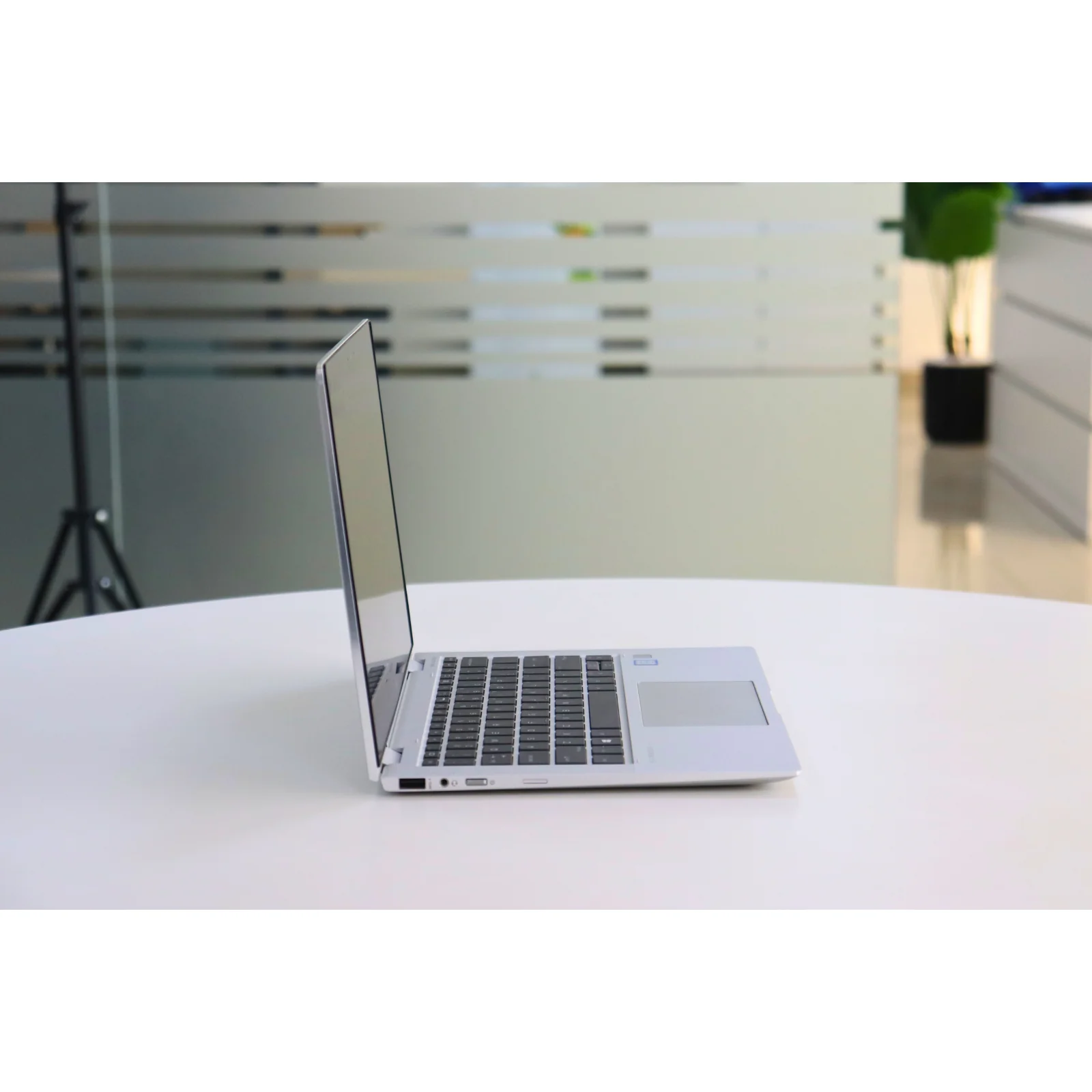 HP ELITEBOOK X360 1030 G4: 8th Gen i5, 16GB RAM, 256GB SSD - Gray - Unit 71838 - AE Laptop image 3