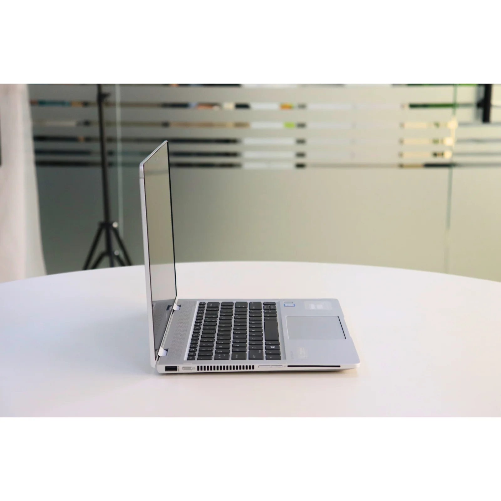 HP ELITEBOOK X360 830 G6: 8th Gen i5, 8GB RAM, 256GB SSD - Gray - Unit 95734 - AE Laptop image 3