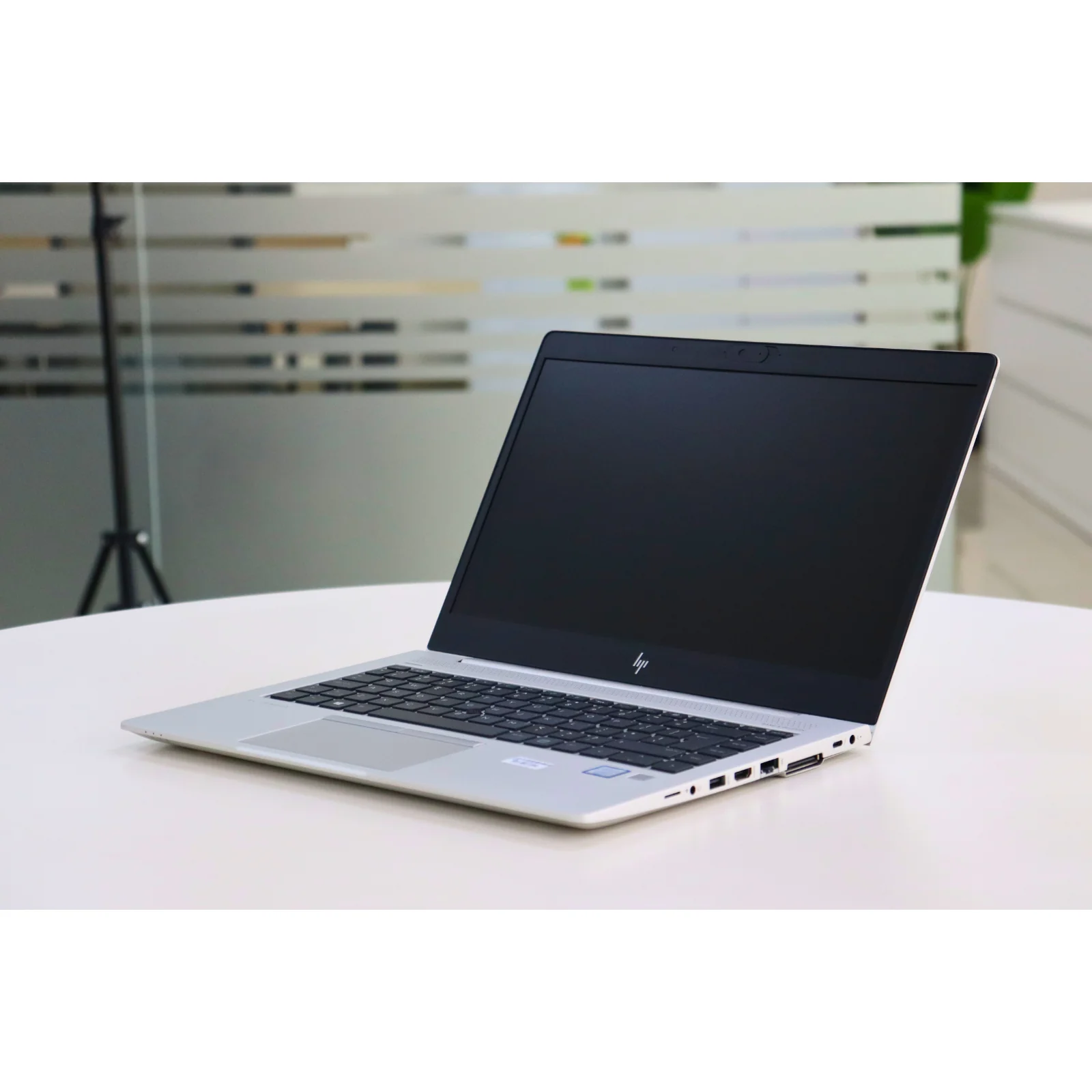 HP ELITEBOOK 840 G6: 8th Gen i7, 16GB RAM, 256GB SSD - Gray - Unit 00935