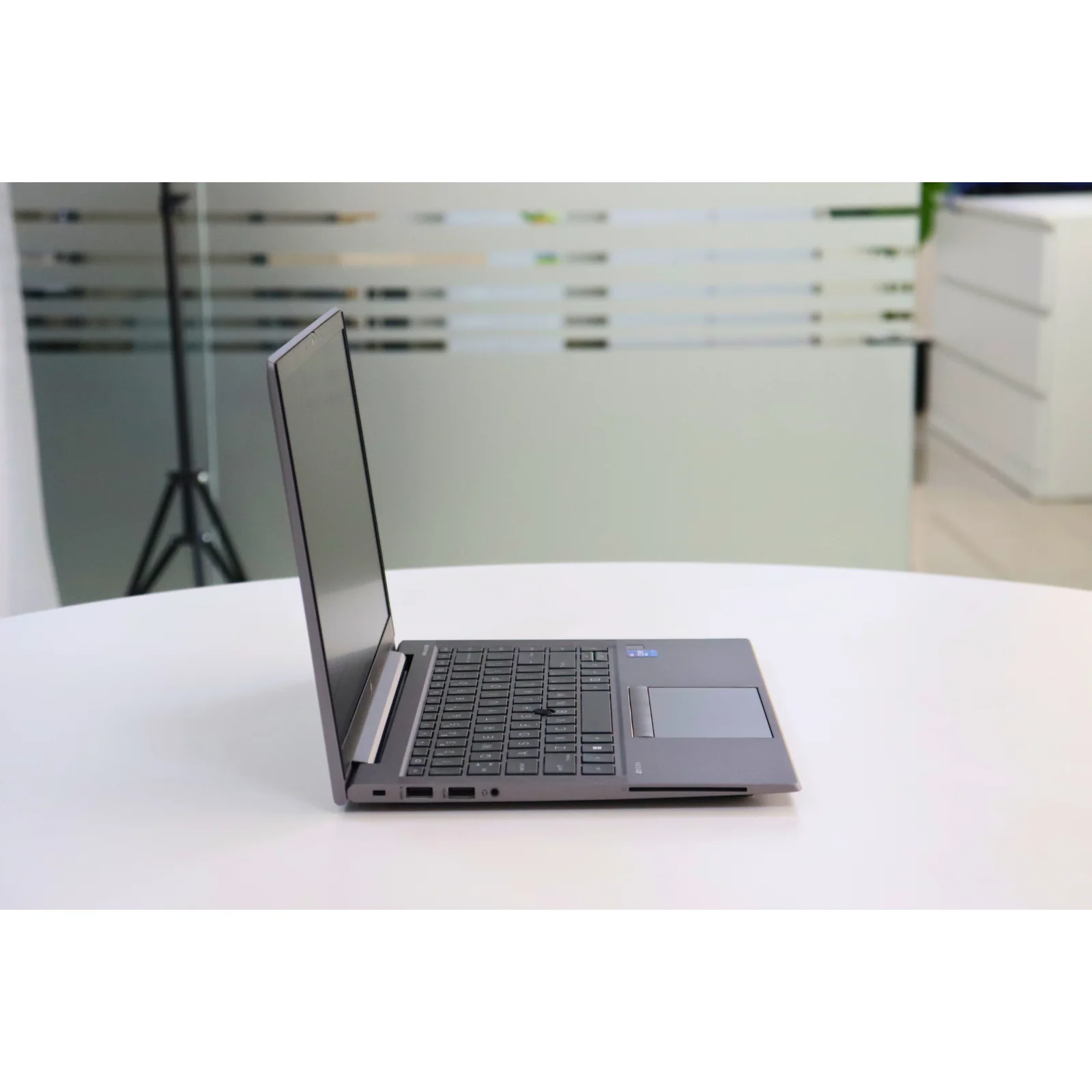 HP ZBOOK FIREFLY 14 G8: 11th Gen i7, 16GB RAM, 256GB SSD - Gray - Unit 98759 - AE Laptop image 3