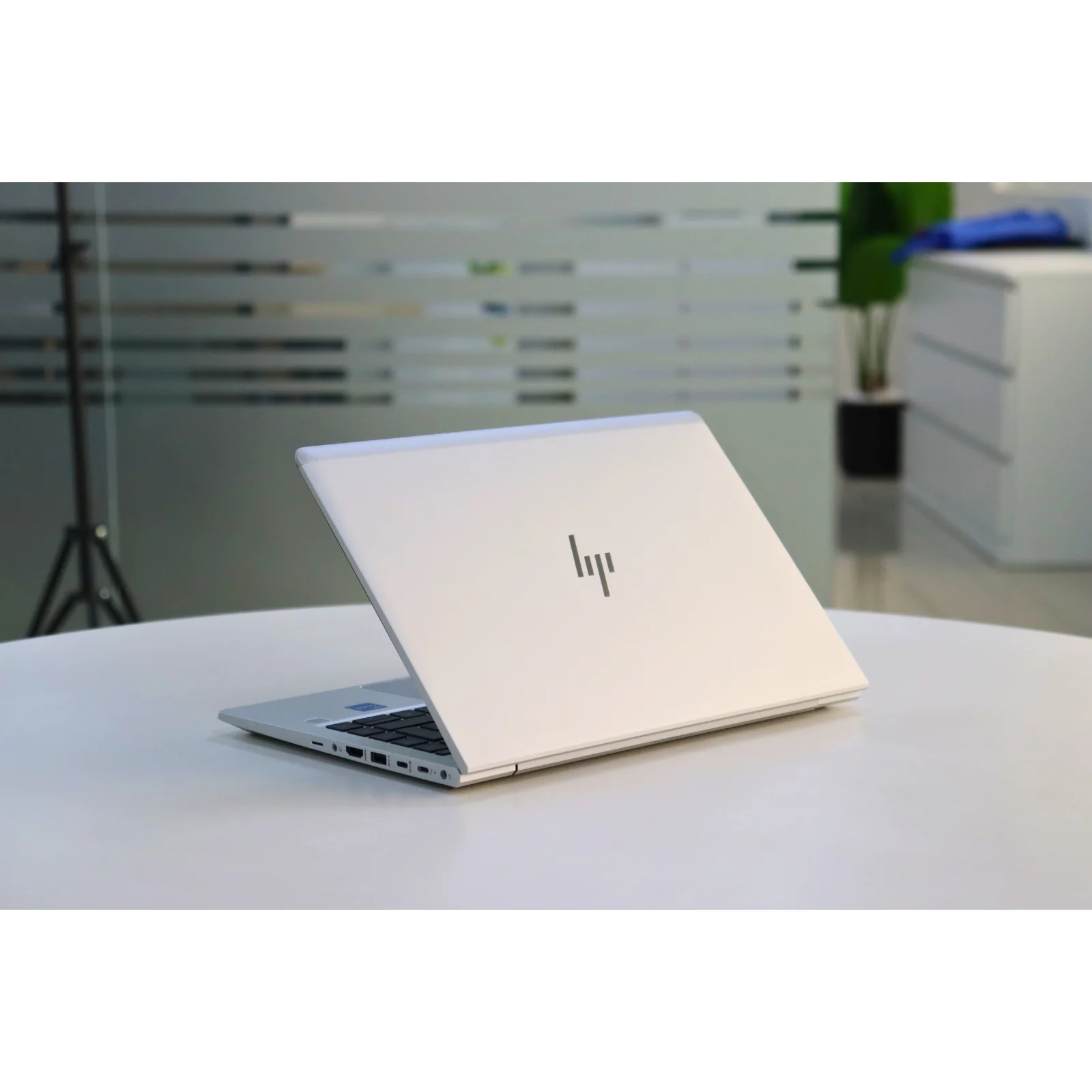 HP ELITEBOOK 640 G10 : 13th Gen i5, 8GB RAM, 256GB SSD - AE Laptop image 5