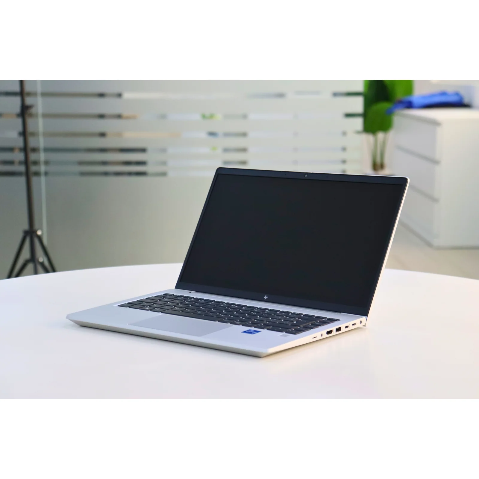 HP ELITEBOOK 640 G10 : 13th Gen i5, 8GB RAM, 256GB SSD - AE Laptop image 2