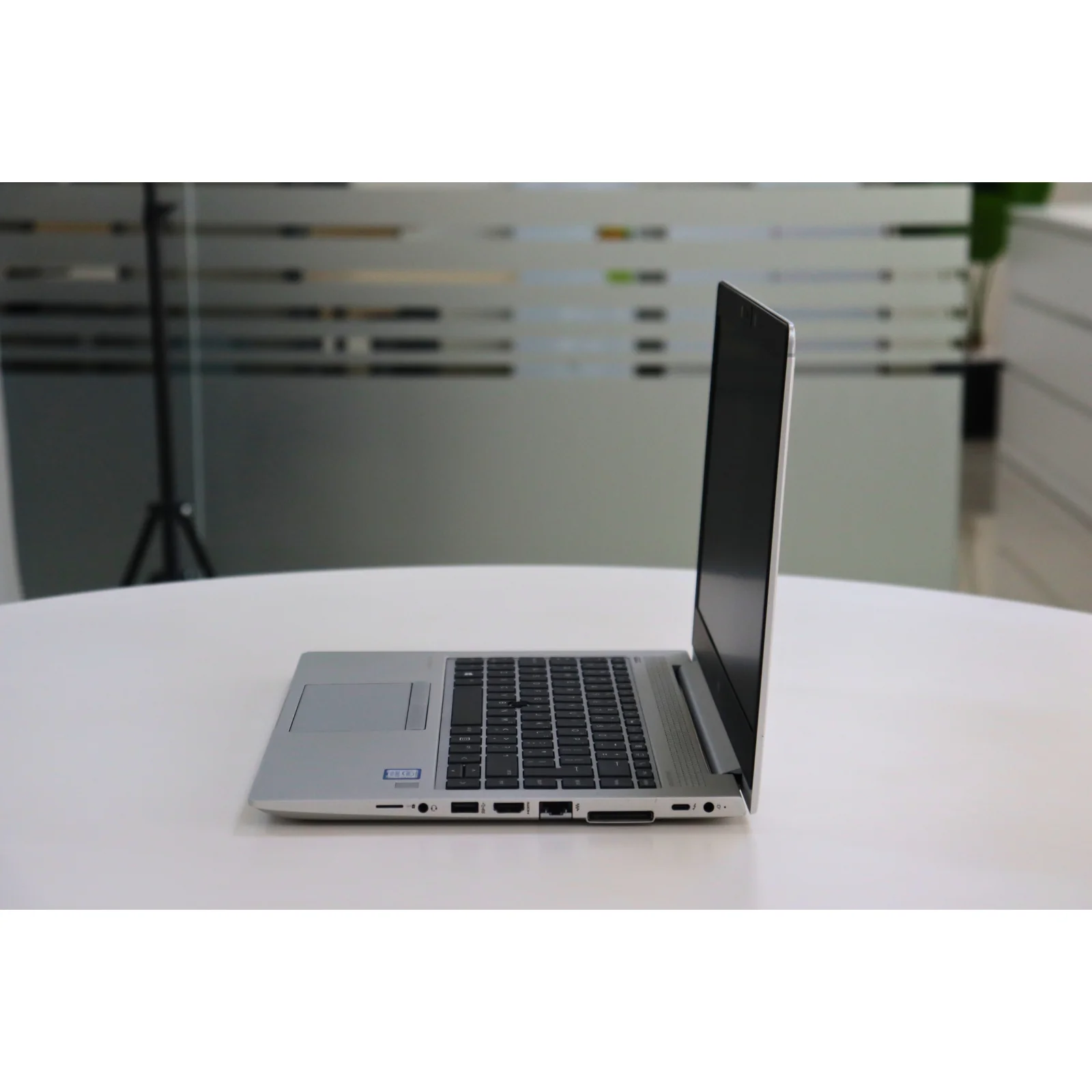 HP ELITEBOOK 840 G6: 8th Gen i7, 16GB RAM, 512GB SSD - Gray - Unit 00711 - AE Laptop image 4