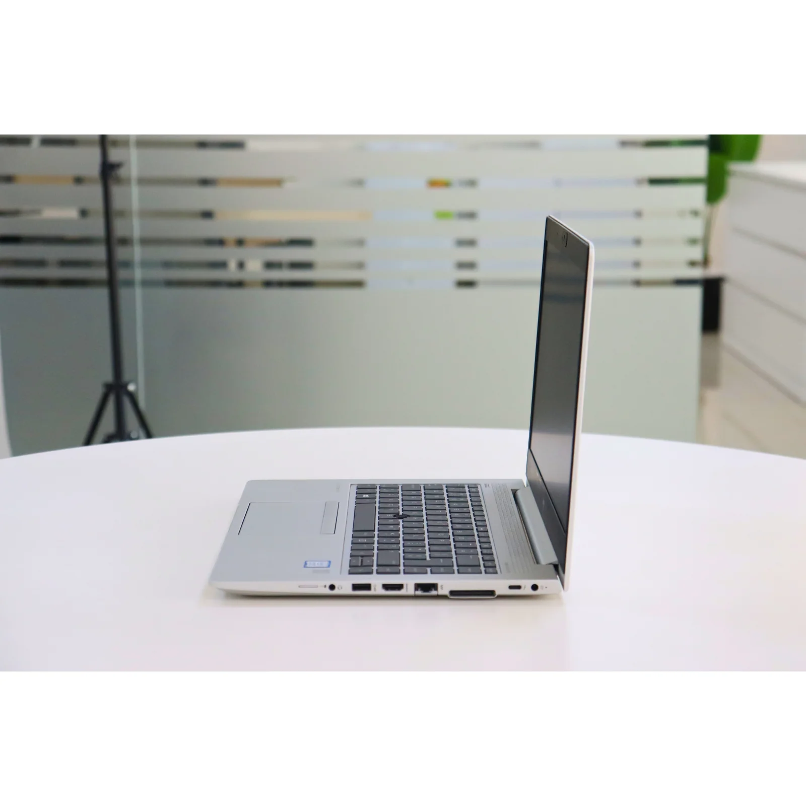 HP ELITEBOOK 840 G5: 8th Gen i7, 8GB RAM, 512GB SSD - Gray - Unit 00712 - AE Laptop image 4