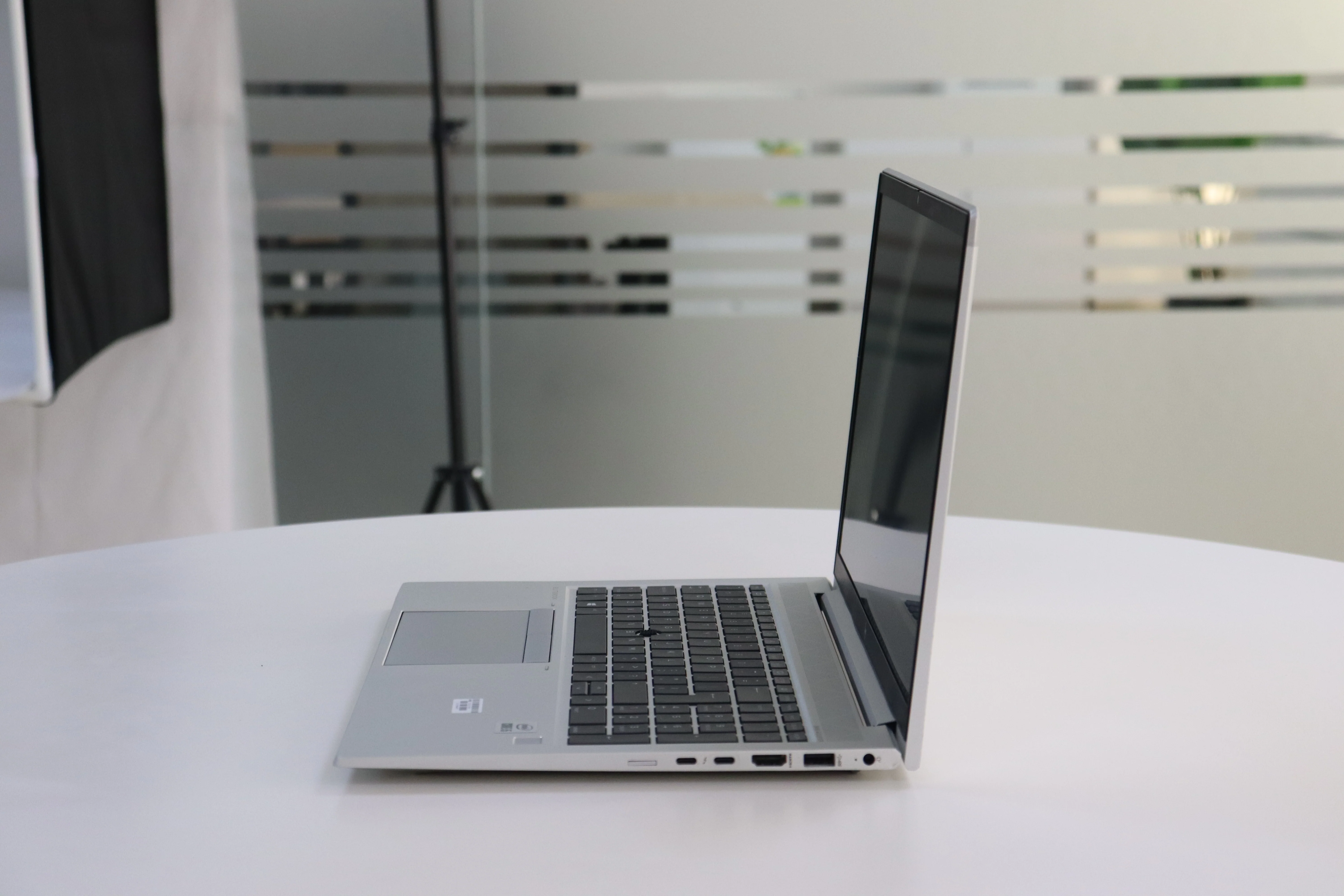 HP EliteBook 850 G7: Intel Core i5, 10th Gen, 8GB RAM, 256GB SSD - Gray - Unit 00452 - AE Laptop image 4