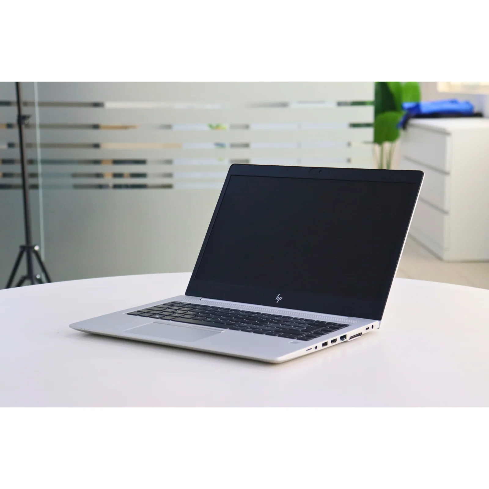 HP ELITEBOOK 745 G5: AMD, 8GB RAM, 256GB SSD - Silver - Unit 01471