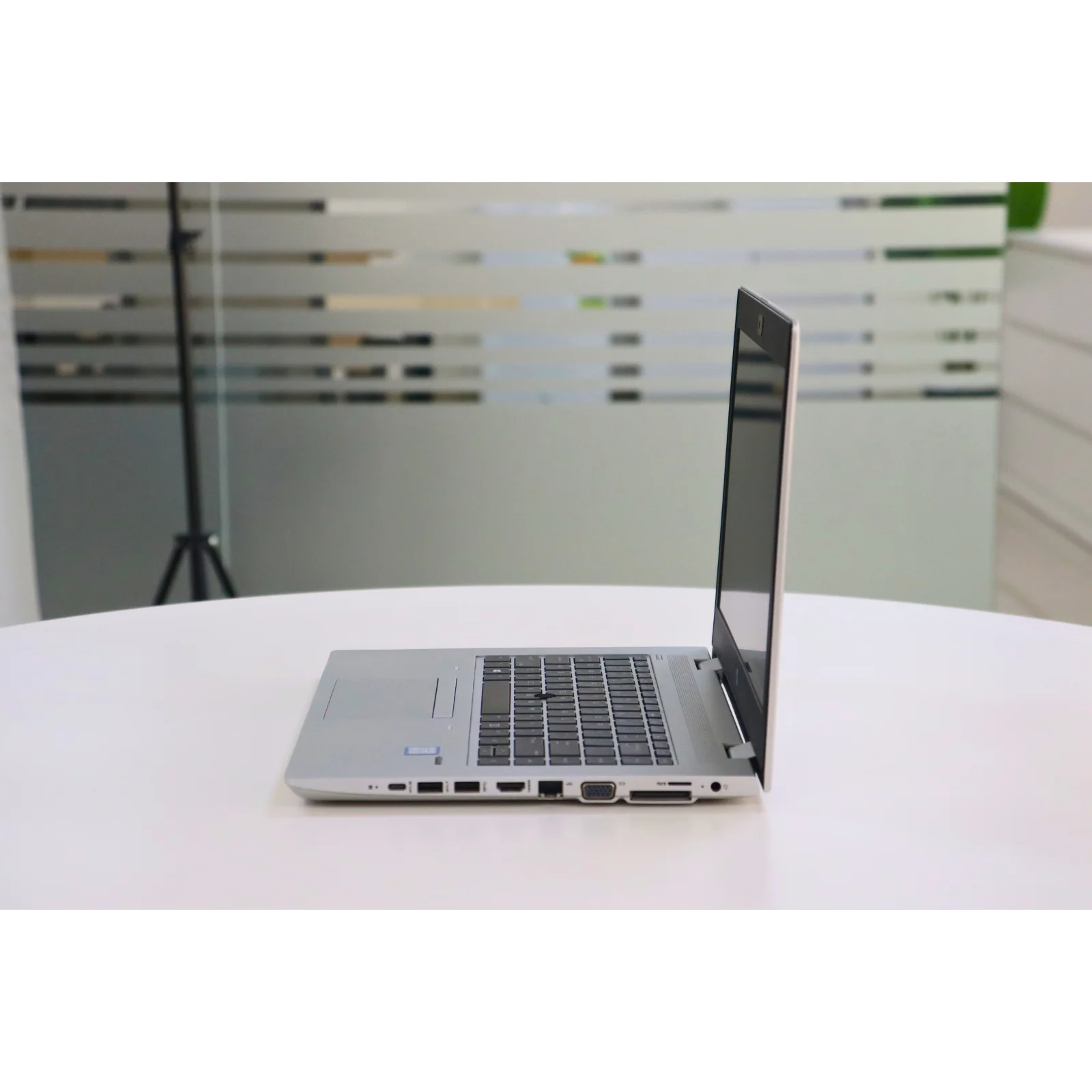 HP PROBOOK 640 G4: 8th Gen i5, 8GB RAM, 256GB SSD - Gray - Unit 96185 - AE Laptop image 4
