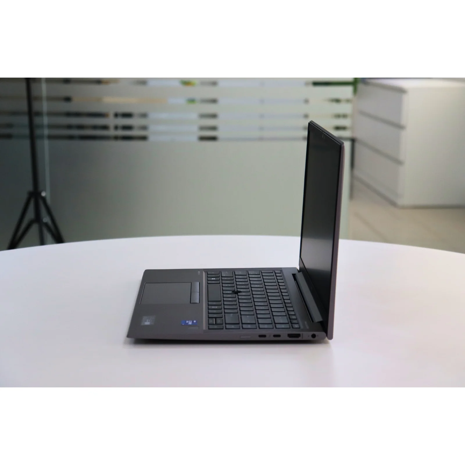 HP ZBOOK FIREFLY 14 G8: 11th Gen i7, 16GB RAM, 256GB SSD - Gray - Unit 98755 - AE Laptop image 4