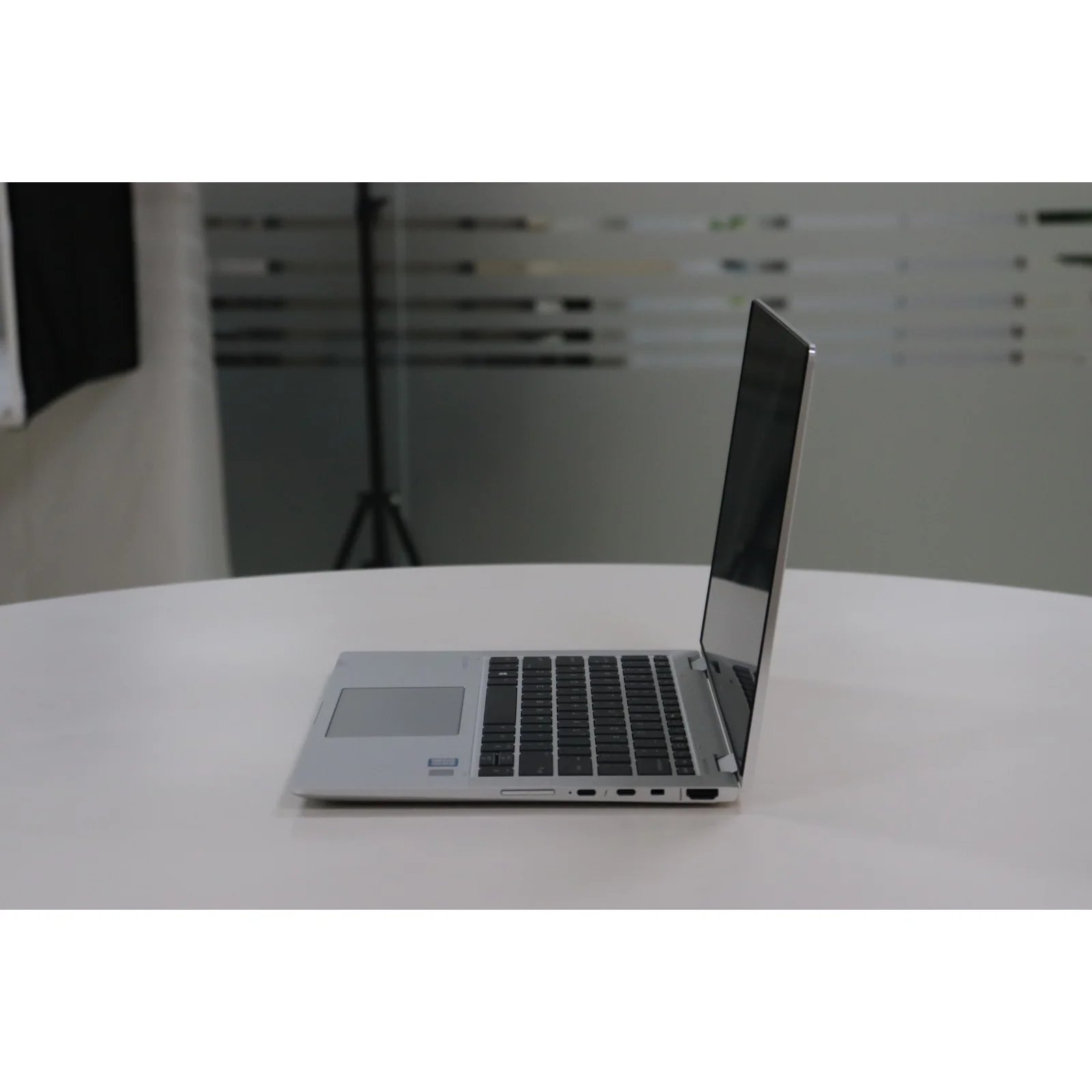 HP ELITEBOOK X360 1030 G4: 8th Gen i5, 16GB RAM, 256GB SSD - Gray - Unit 71840 - AE Laptop image 4