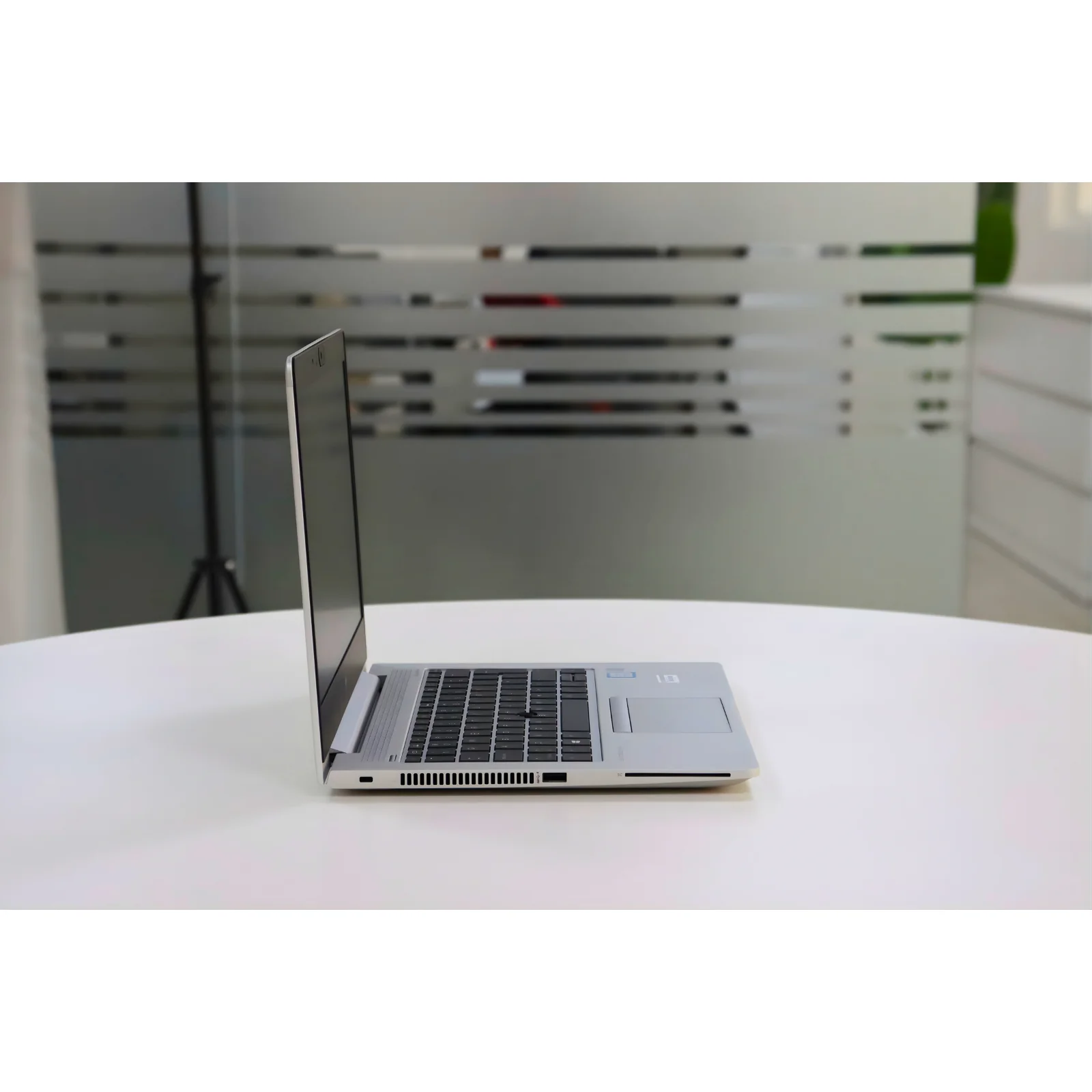 HP ELITEBOOK 830 G6: 8th Gen i5, 8GB RAM, 256GB SSD - Gray - Unit 00509 - AE Laptop image 3