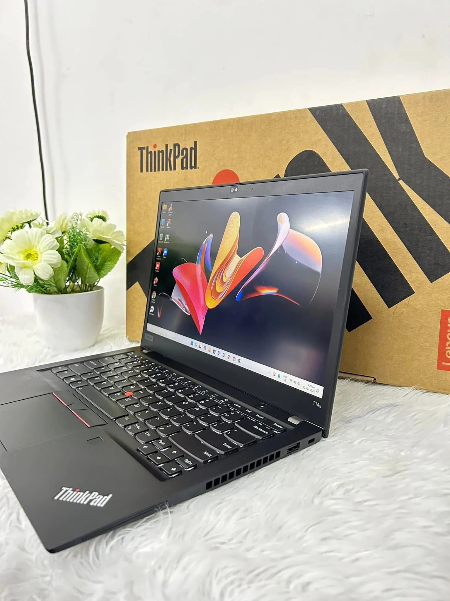 Lenovo ThinkPad T14s 10th Genration | 16GB 512GB SSD - AE Laptop image 3