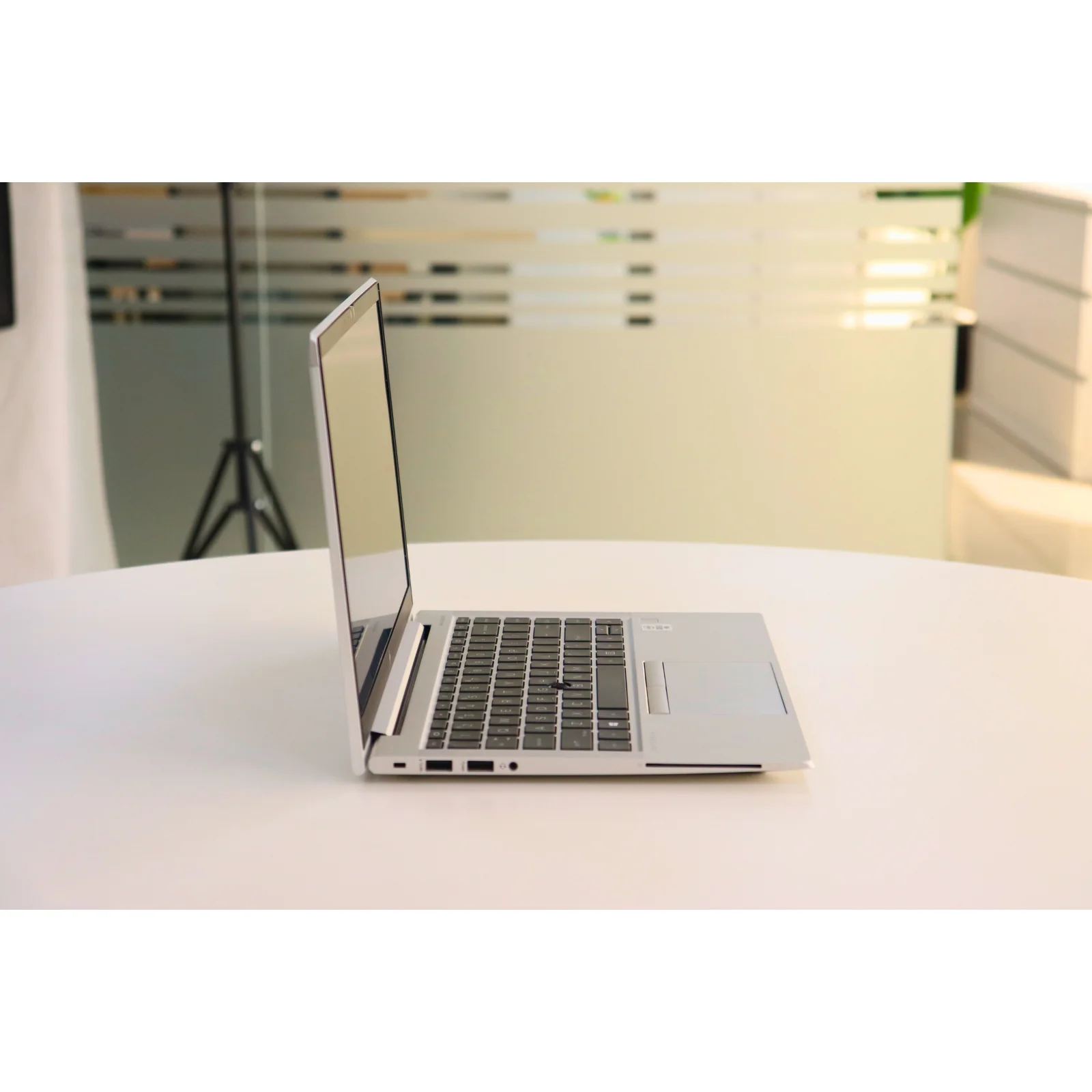 HP EliteBook 840 G7: Intel Core i5, 10th Gen, 8GB RAM, 256GB SSD - Gray - Unit 95654 - AE Laptop image 3