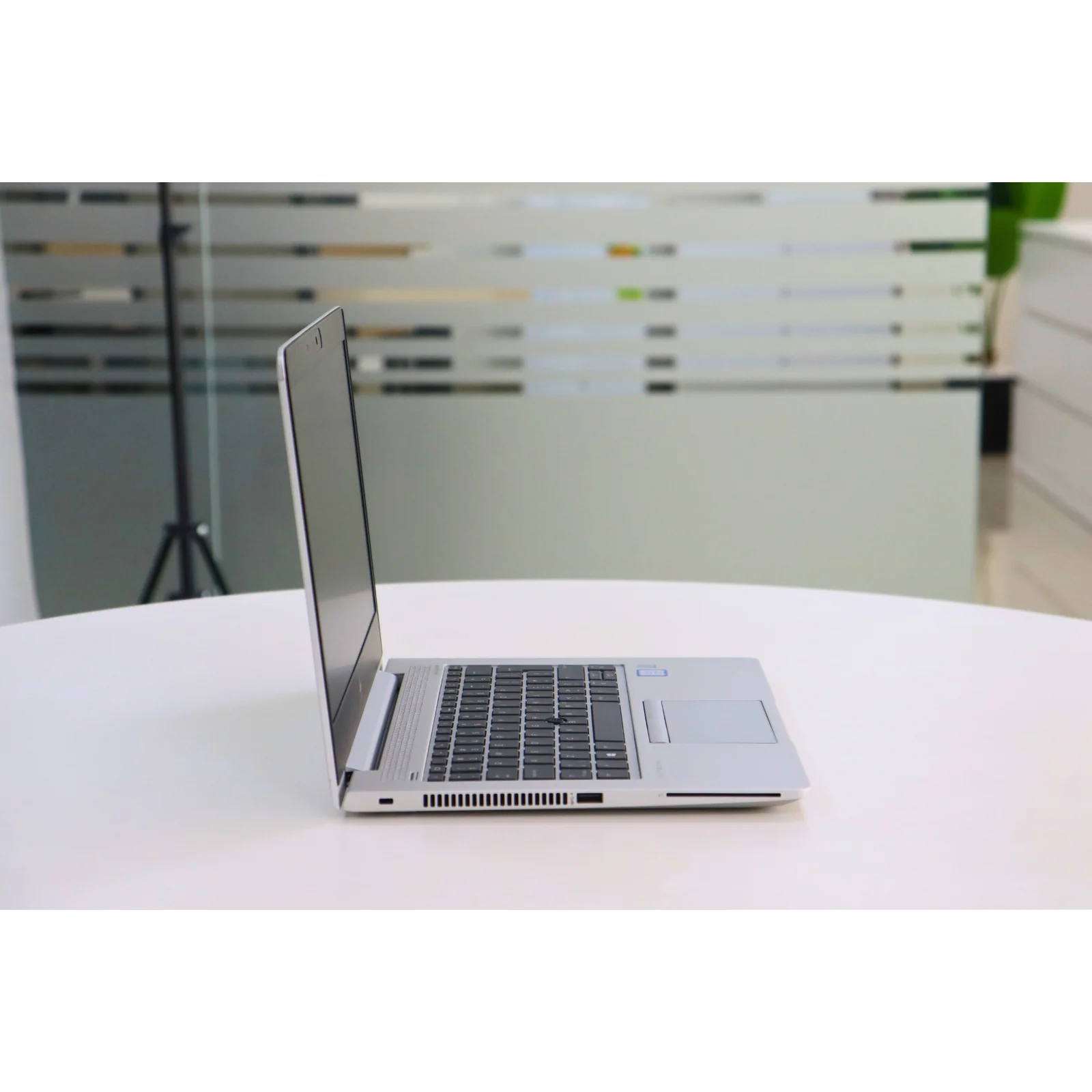 HP ELITEBOOK 830 G5: 8th Gen i5, 16GB RAM, 256GB SSD - Gray - Unit 00609 - AE Laptop image 3