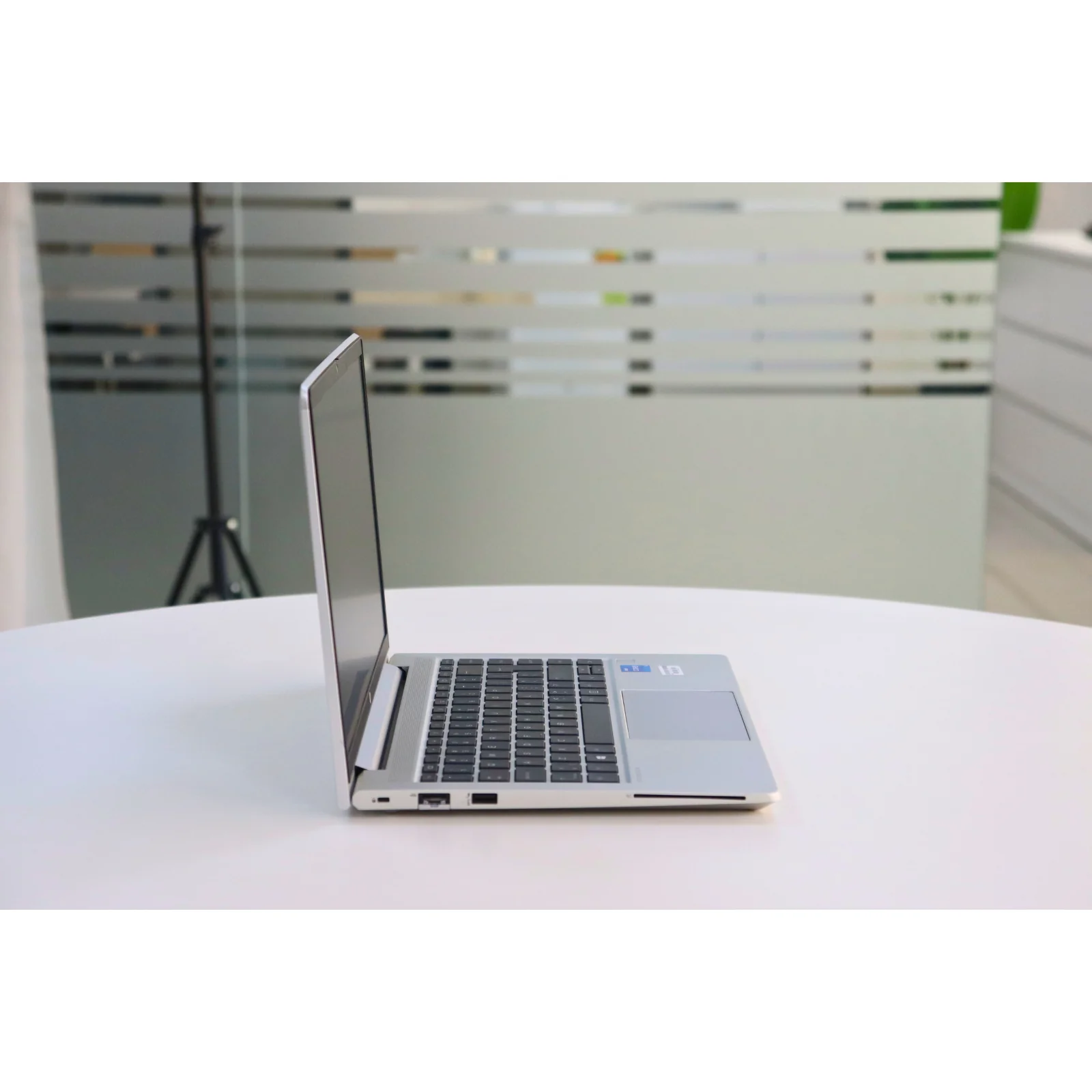 HP PROBOOK 640 G8: 11th Gen i5, 16GB RAM, 256GB SSD - Gray - Unit 00908 - AE Laptop image 3