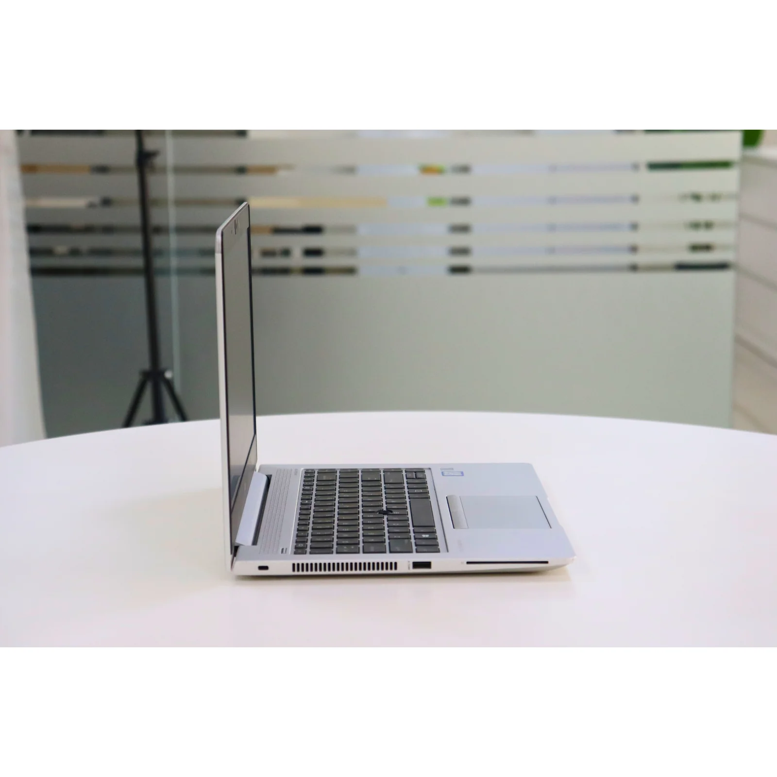 HP ELITEBOOK 840 G6: 8th Gen i7, 16GB RAM, 512GB SSD - Gray - Unit 95737 - AE Laptop image 3
