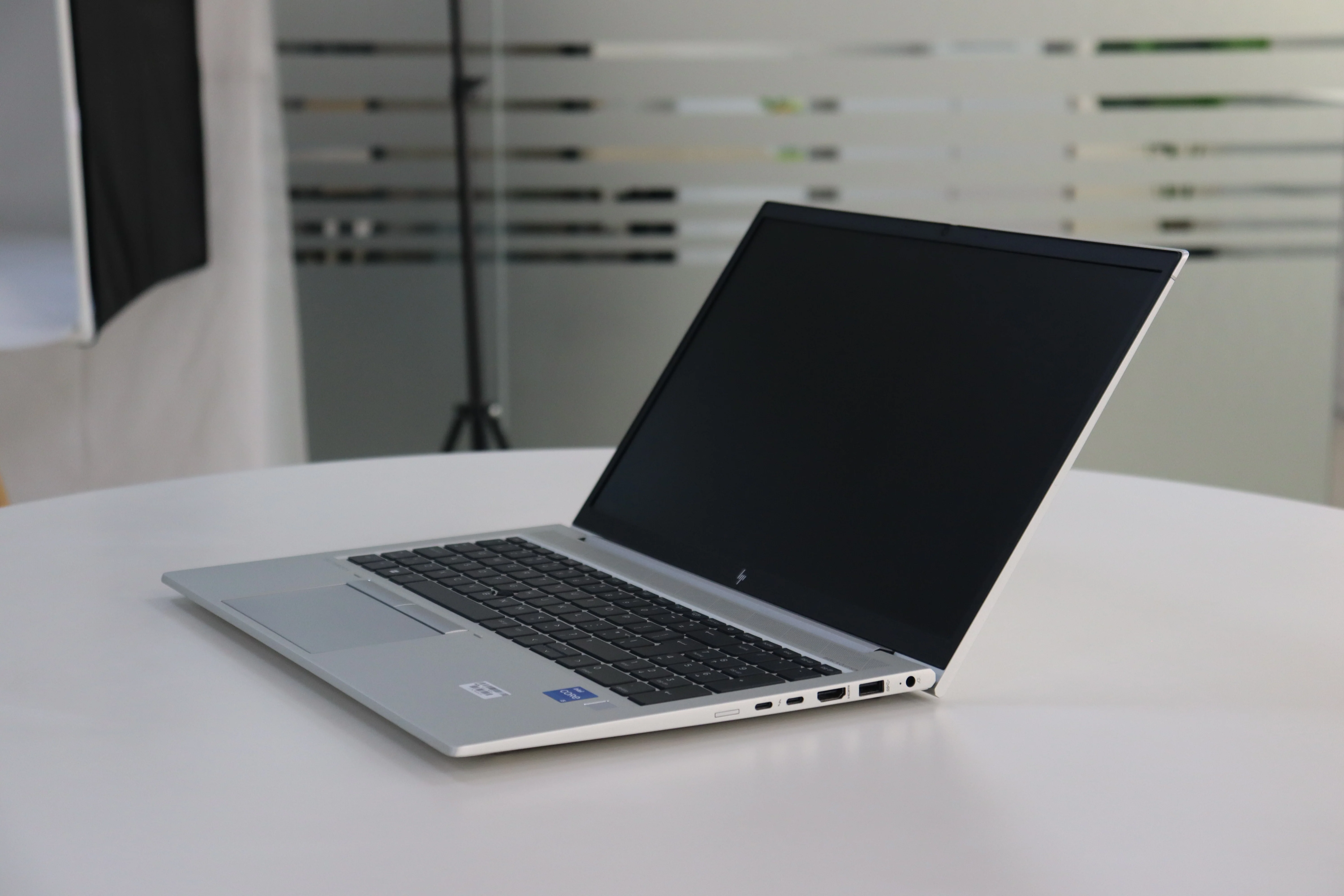 HP ELITEBOOK 850 G8: Intel Core i5, 11th Gen, 16GB RAM, 256GB SSD - Gray - Unit 00430