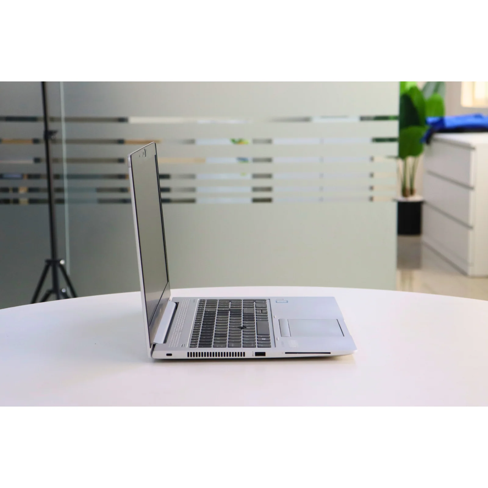 HP ELITEBOOK 850 G6: 8th Gen i5, 8GB RAM, 256GB SSD - Gray - Unit 01757 - AE Laptop image 3