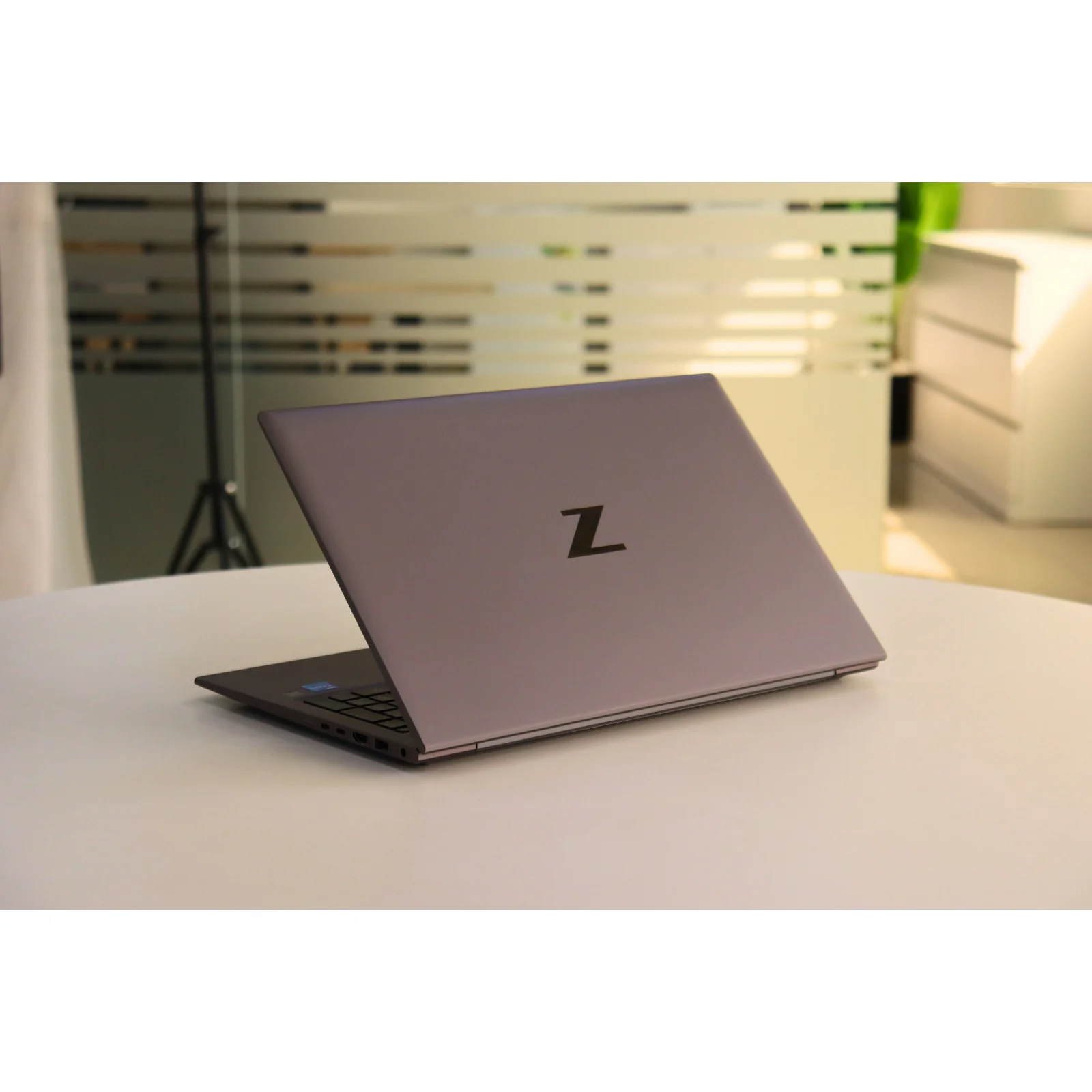 HP ZBOOK FIREFLY G8: 11th Gen i5, 16GB RAM, 512GB SSD - Gray - Unit 96225 - AE Laptop image 5