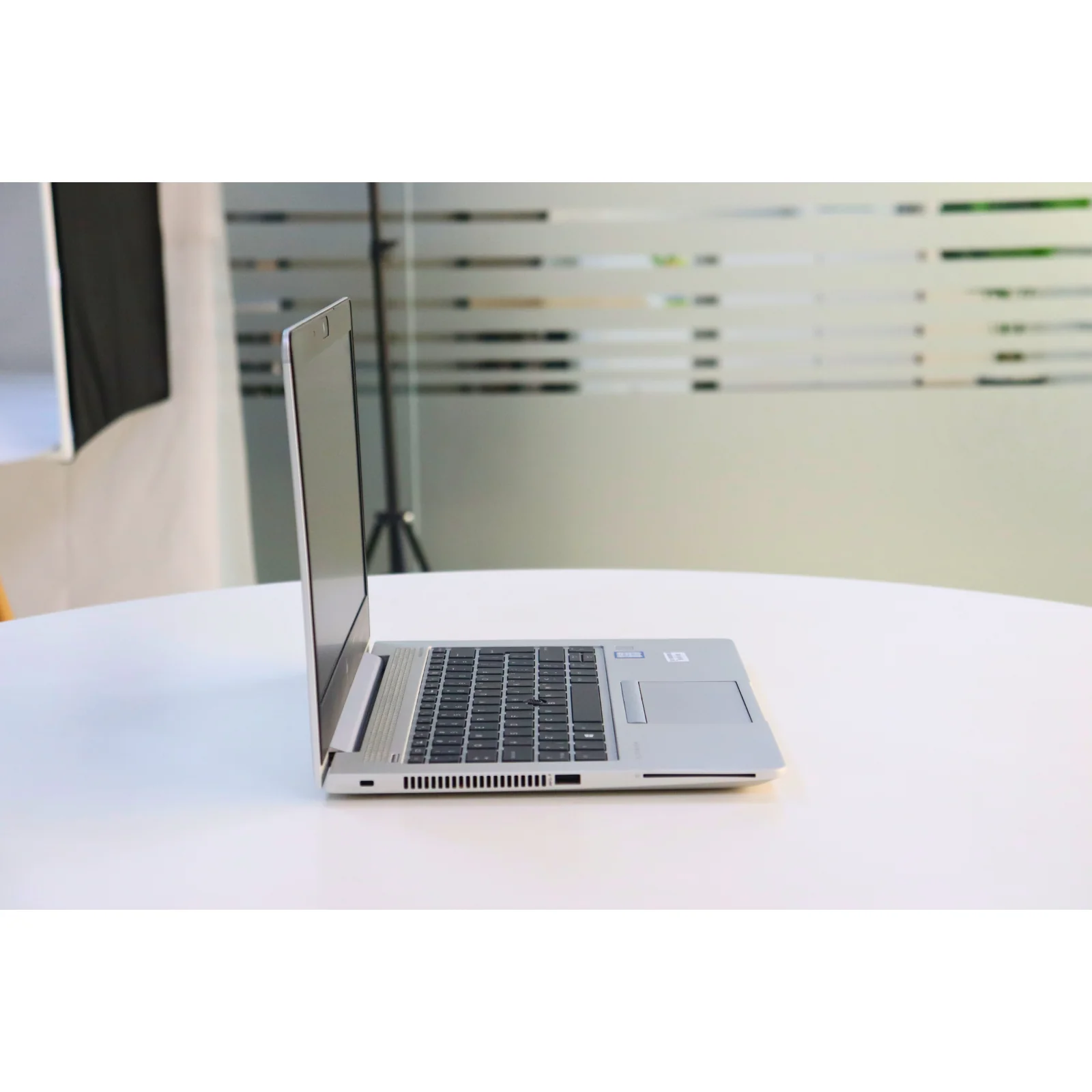 HP ELITEBOOK 830 G6: 8th Gen i5, 8GB RAM, 256GB SSD - Gray - Unit 01020 - AE Laptop image 3