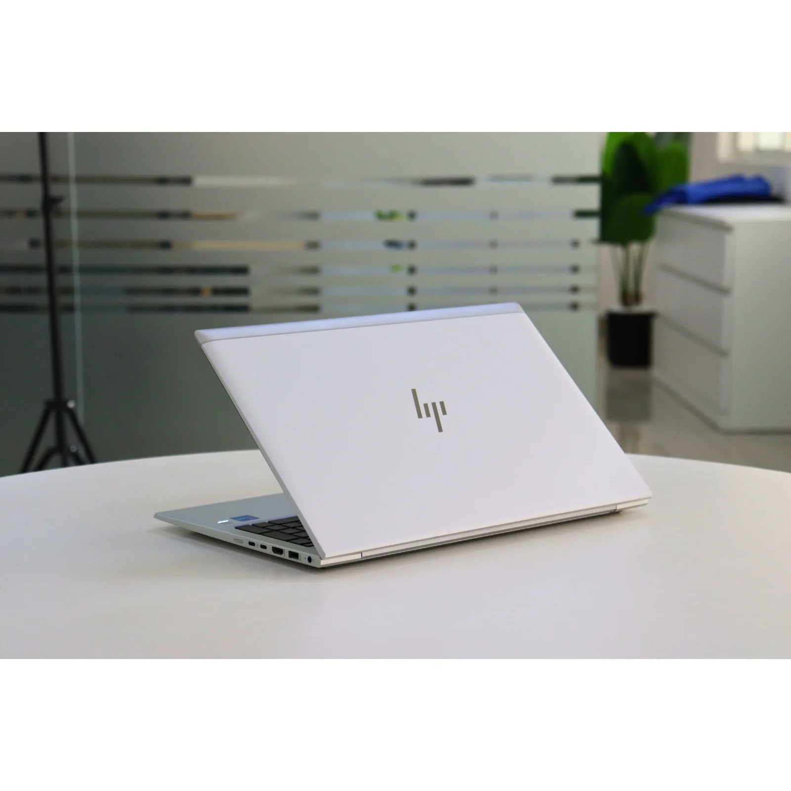 HP ELITEBOOK 850 G8: Intel Core i5, 11th Gen, 16GB RAM, 256GB SSD - Gray - Unit 06047 - AE Laptop image 5