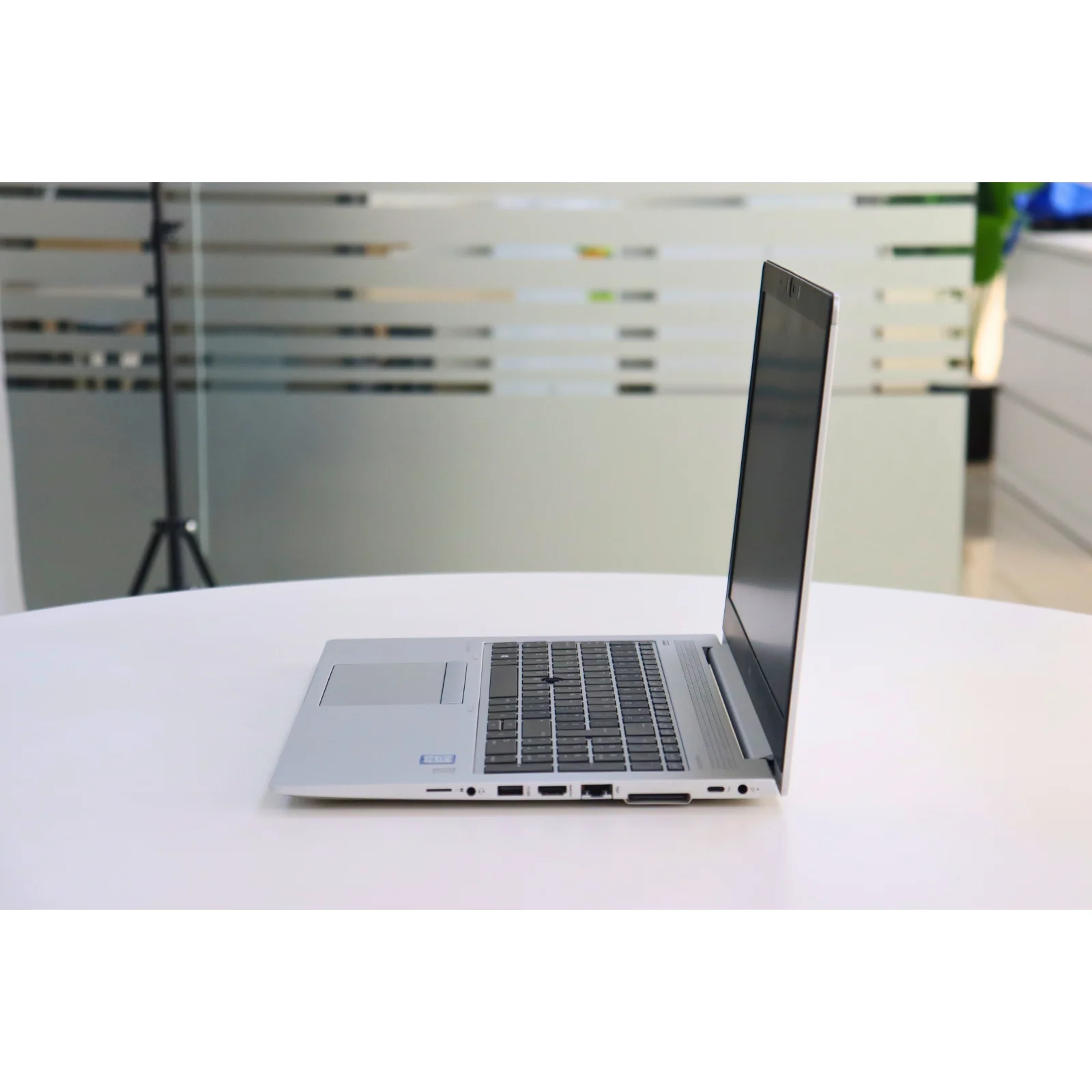 HP ELITEBOOK 850 G6: 8th Gen i5, 8GB RAM, 256GB SSD - Gray - Unit 00194 - AE Laptop image 4